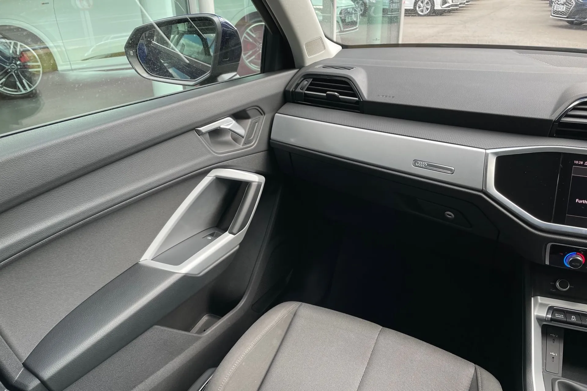 Audi Q3 thumbnail image number 31