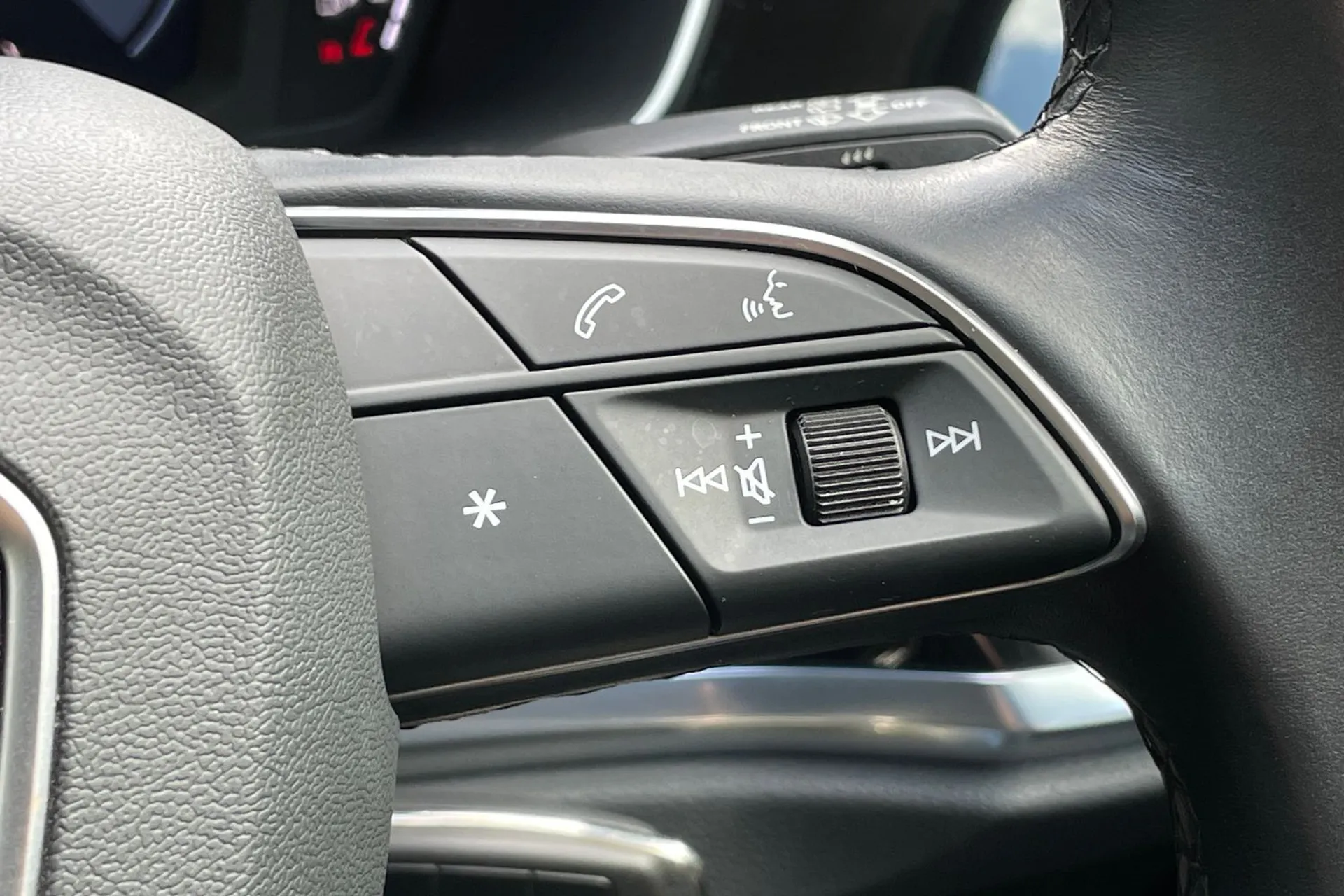 Audi Q3 thumbnail image number 36