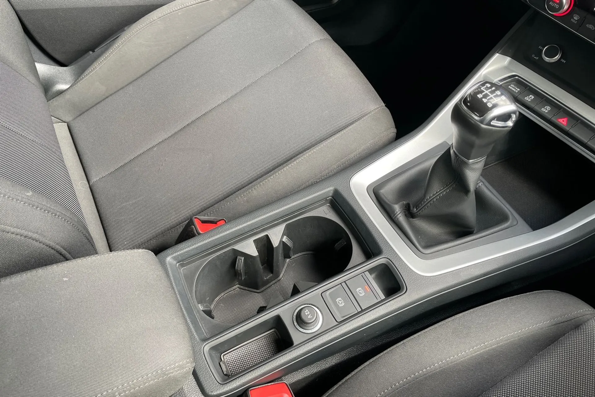 Audi Q3 thumbnail image number 40