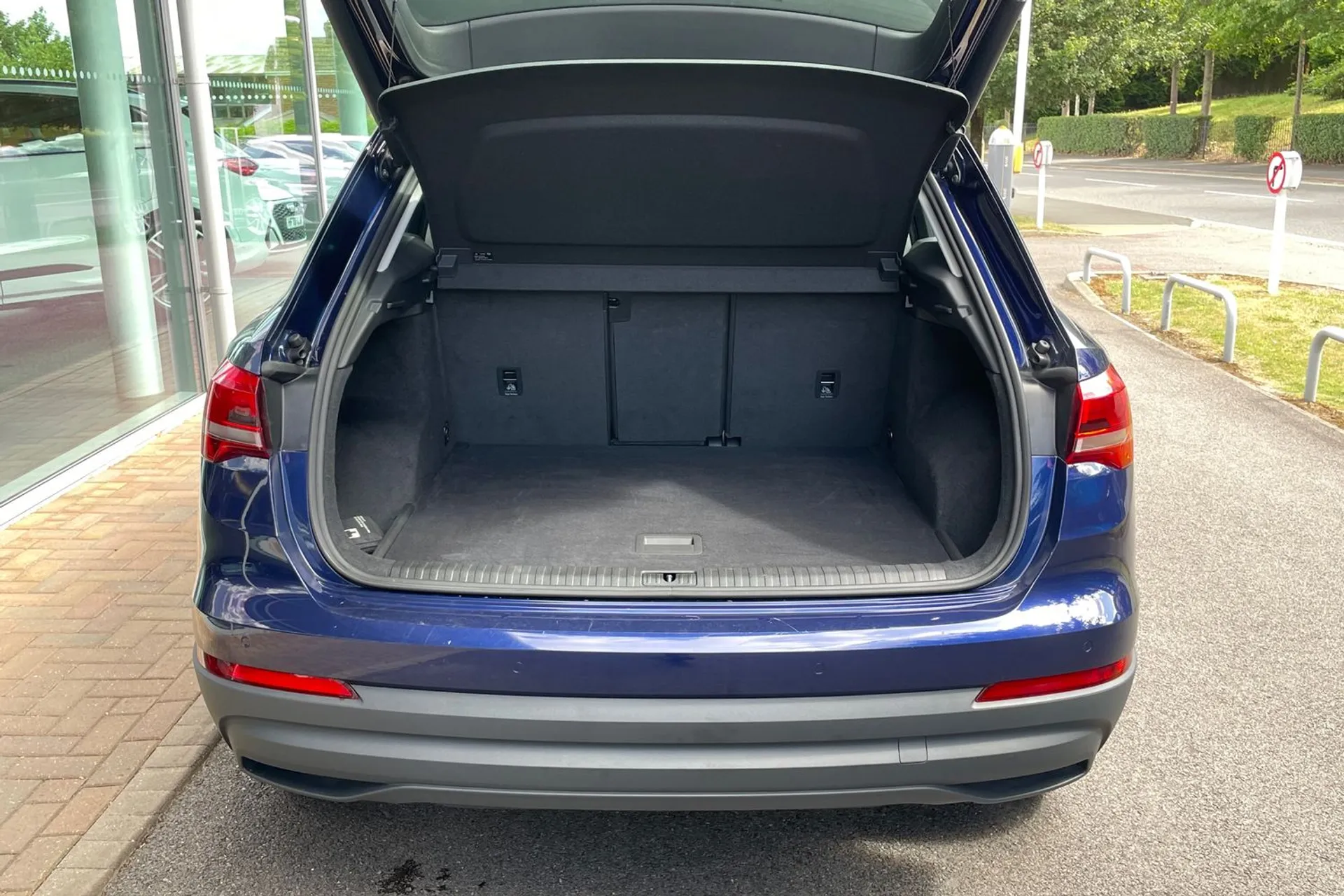 Audi Q3 thumbnail image number 18