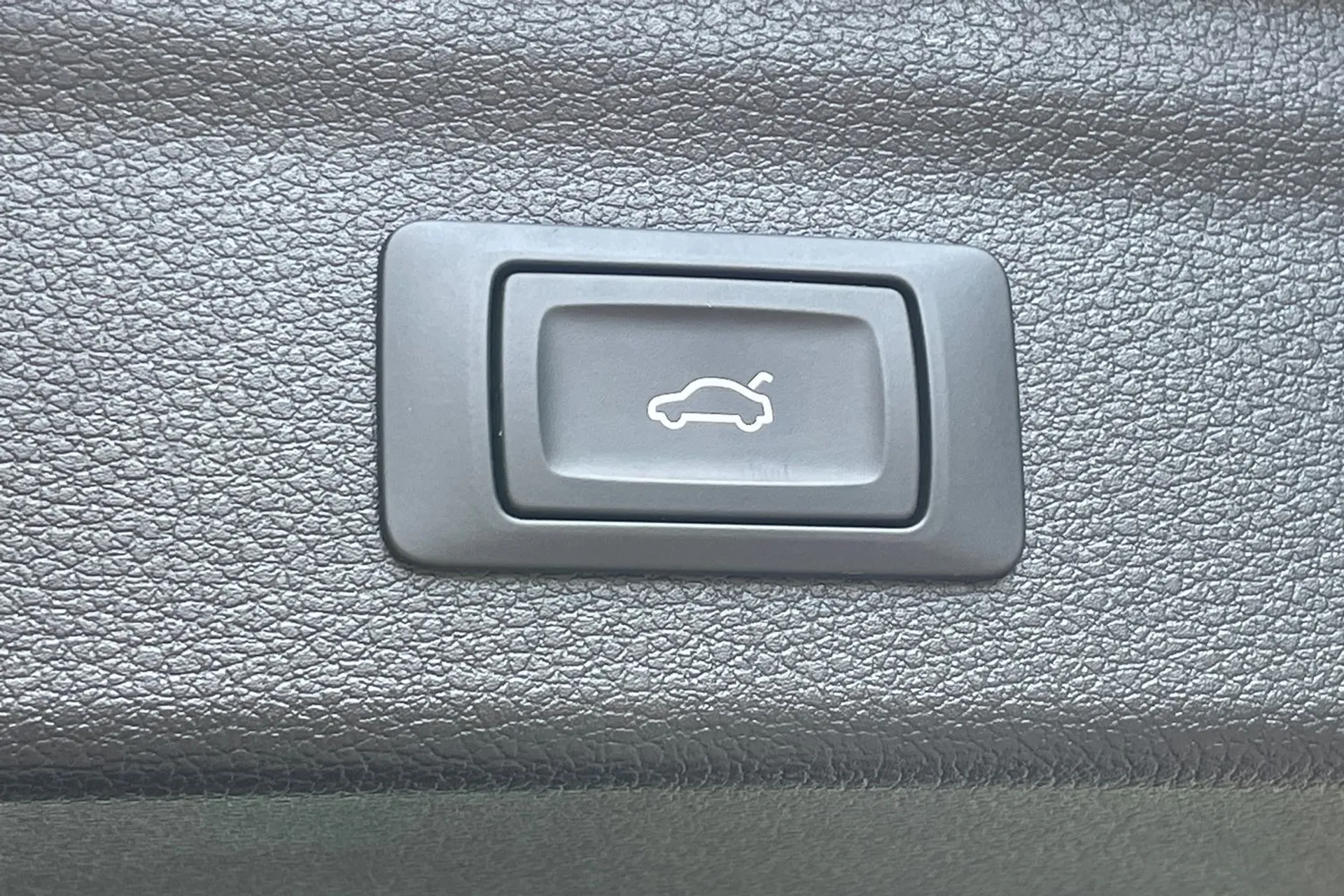 Audi Q3 thumbnail image number 19