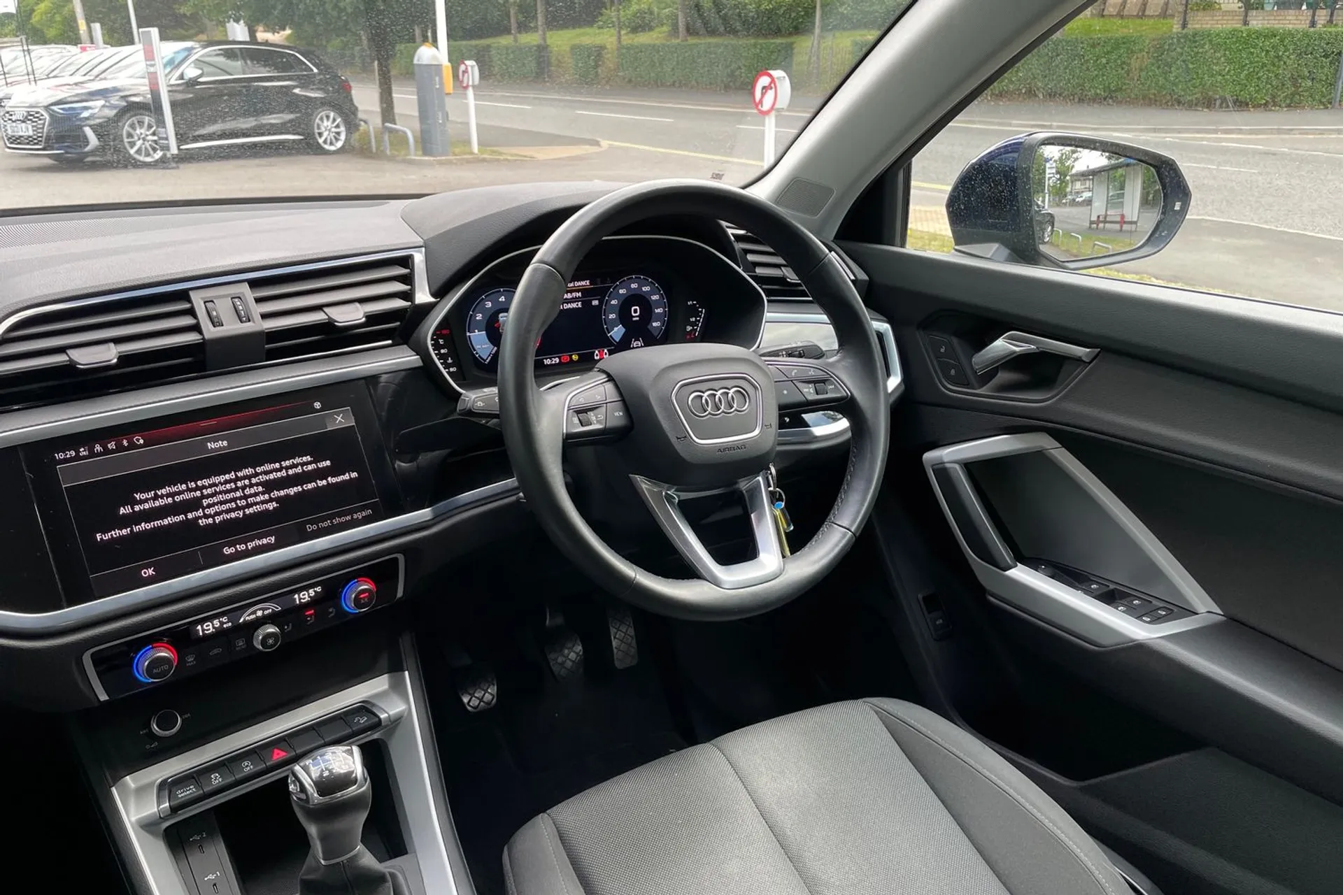 Audi Q3 thumbnail image number 32