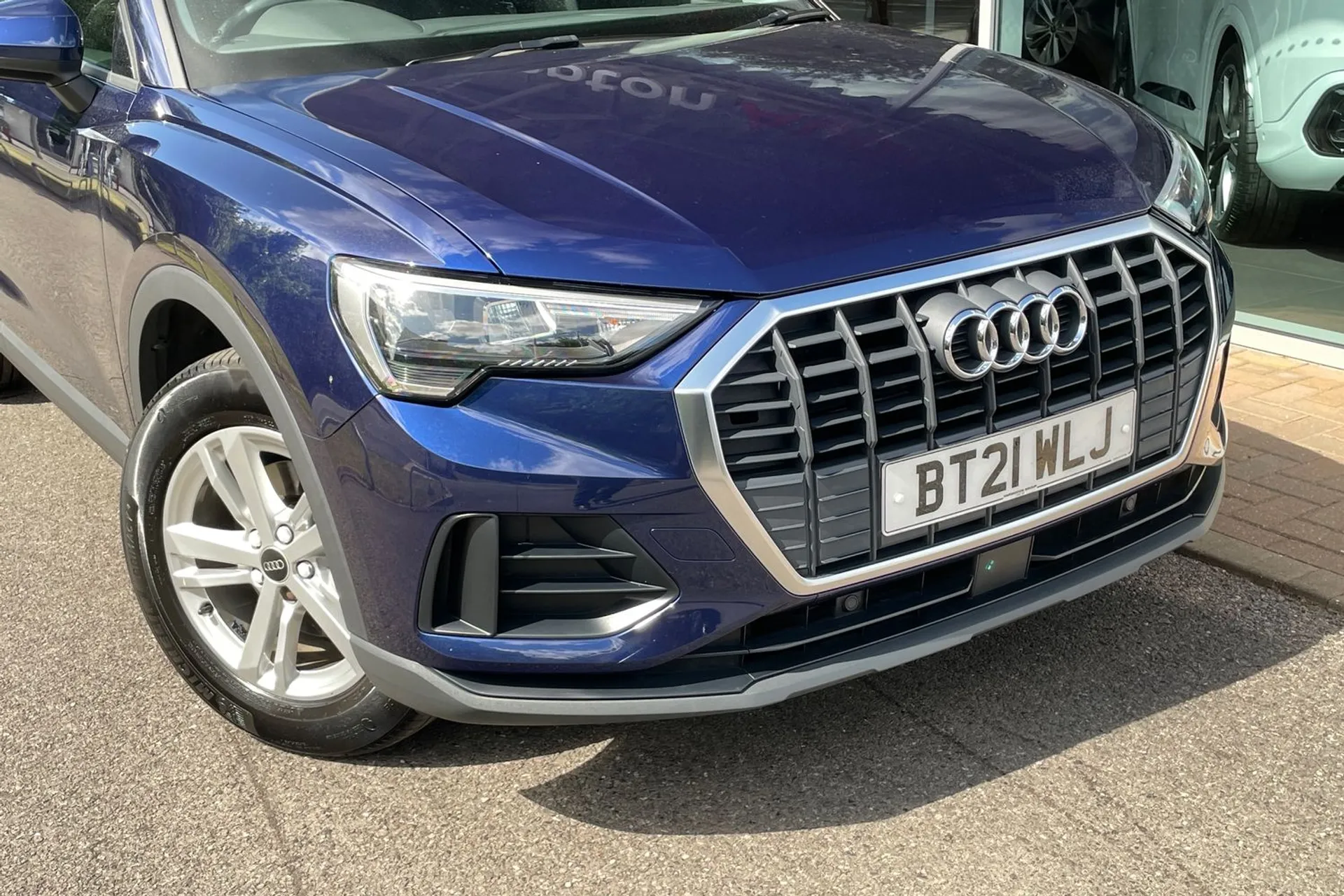 Audi Q3 thumbnail image number 14