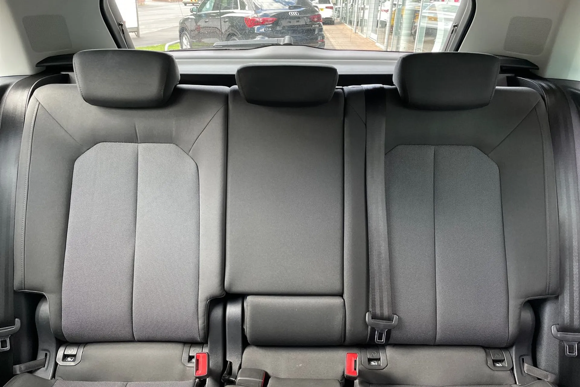 Audi Q3 thumbnail image number 30