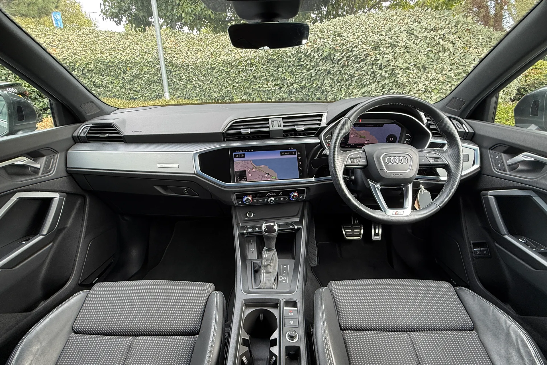 Audi Q3 thumbnail image number 6