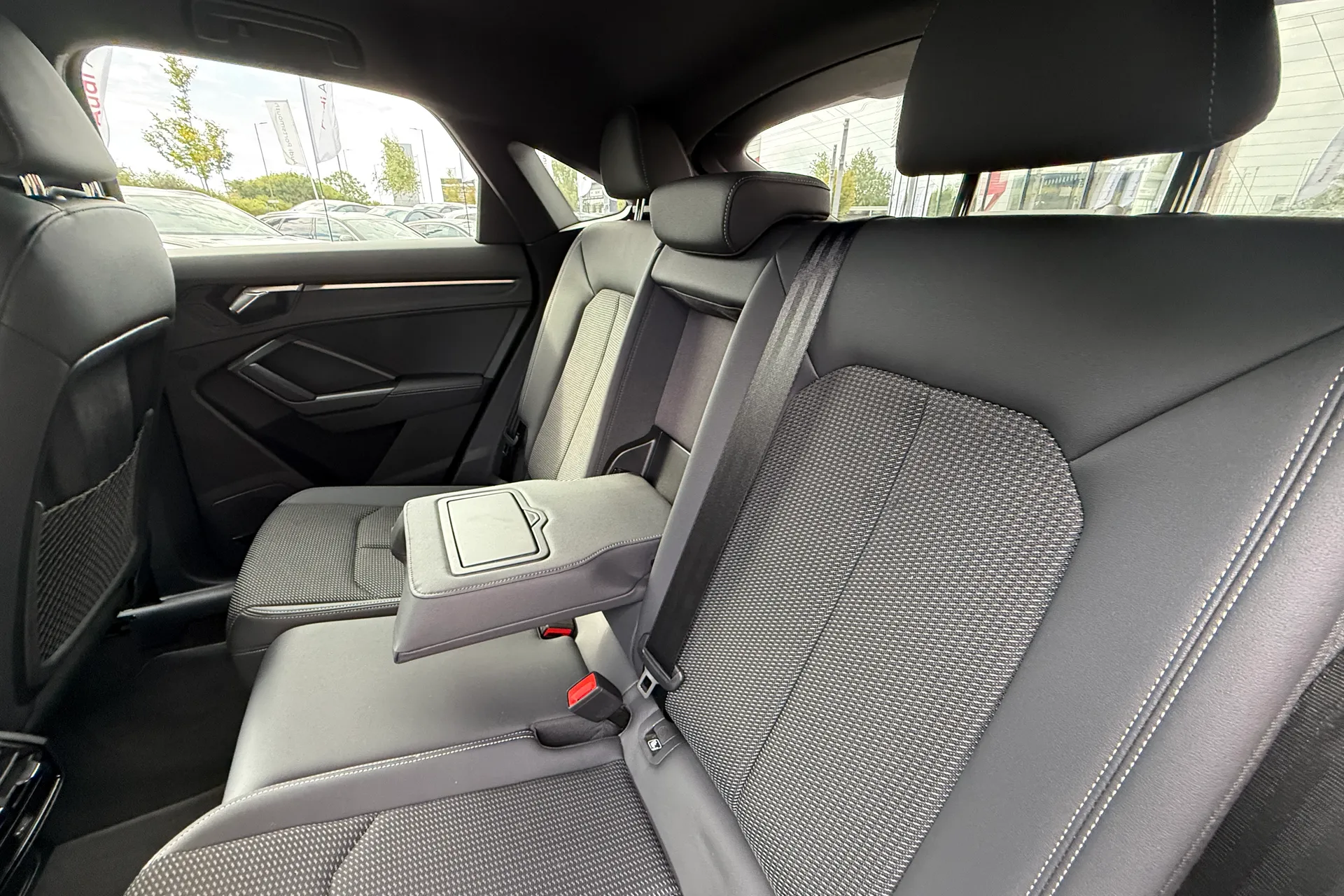 Audi Q3 thumbnail image number 39