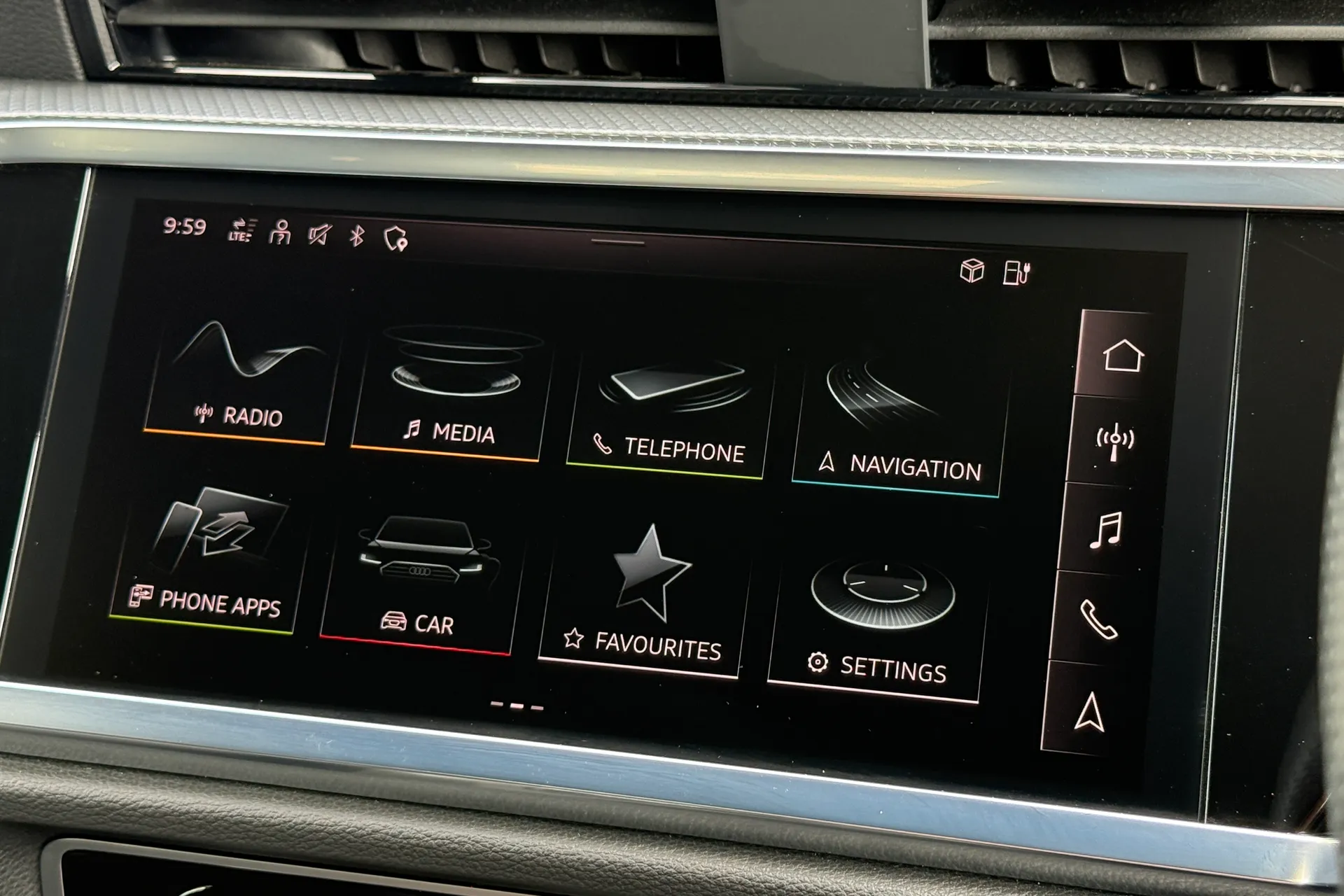 Audi Q3 thumbnail image number 26