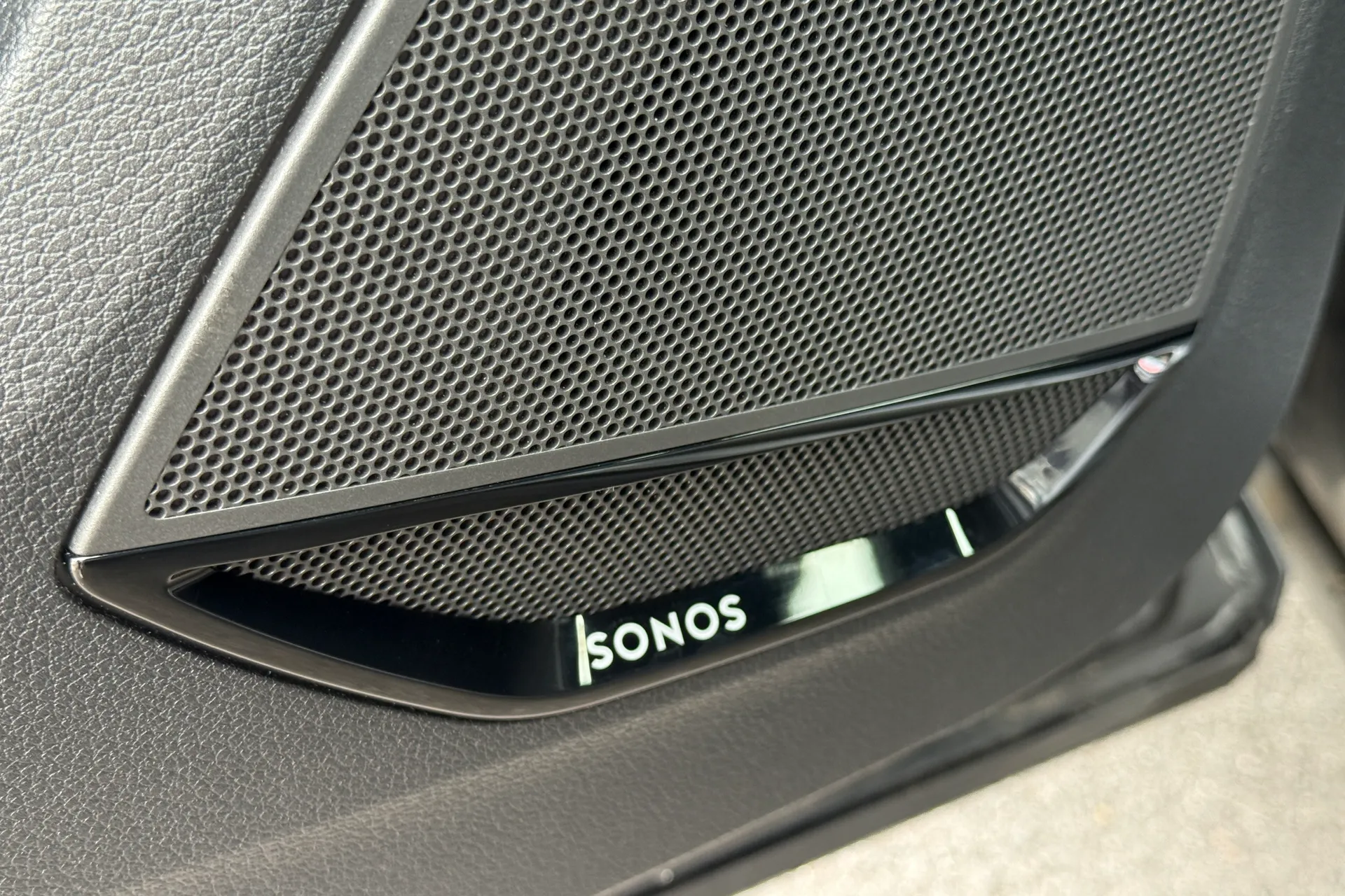 Audi Q3 thumbnail image number 24