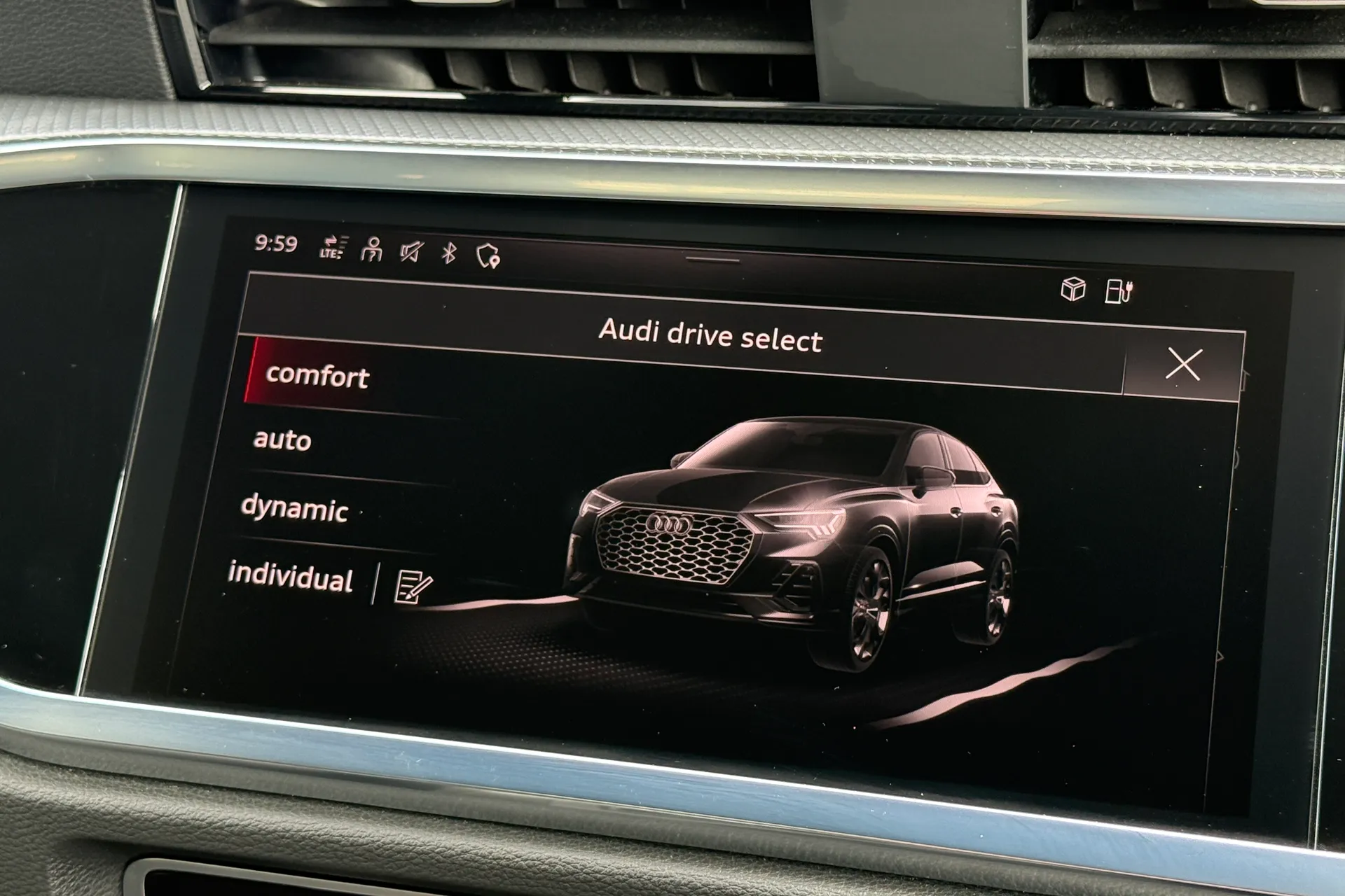 Audi Q3 thumbnail image number 19