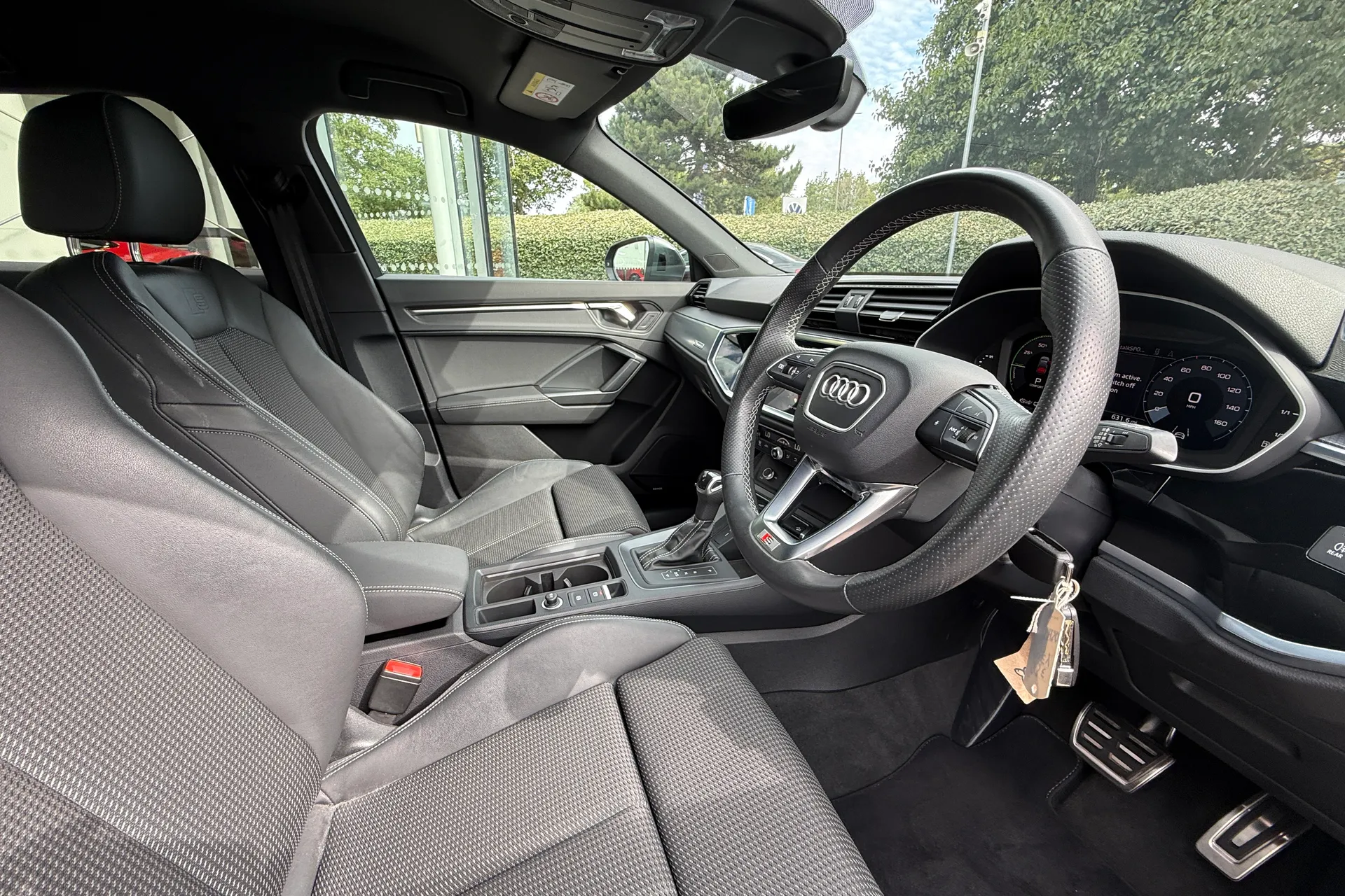 Audi Q3 thumbnail image number 22