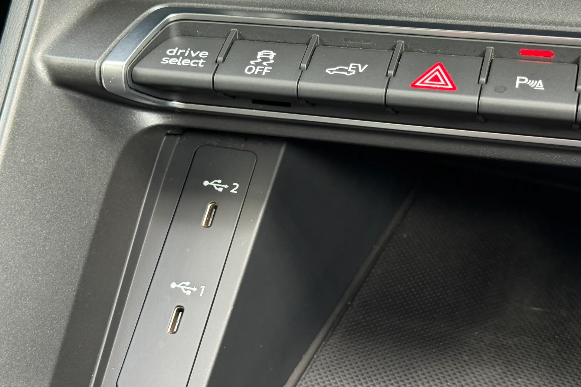 Audi Q3 thumbnail image number 36
