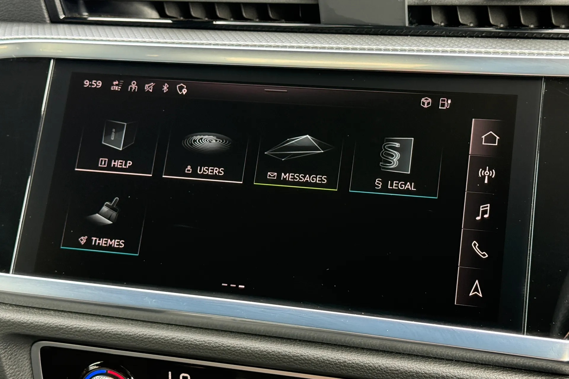 Audi Q3 thumbnail image number 40