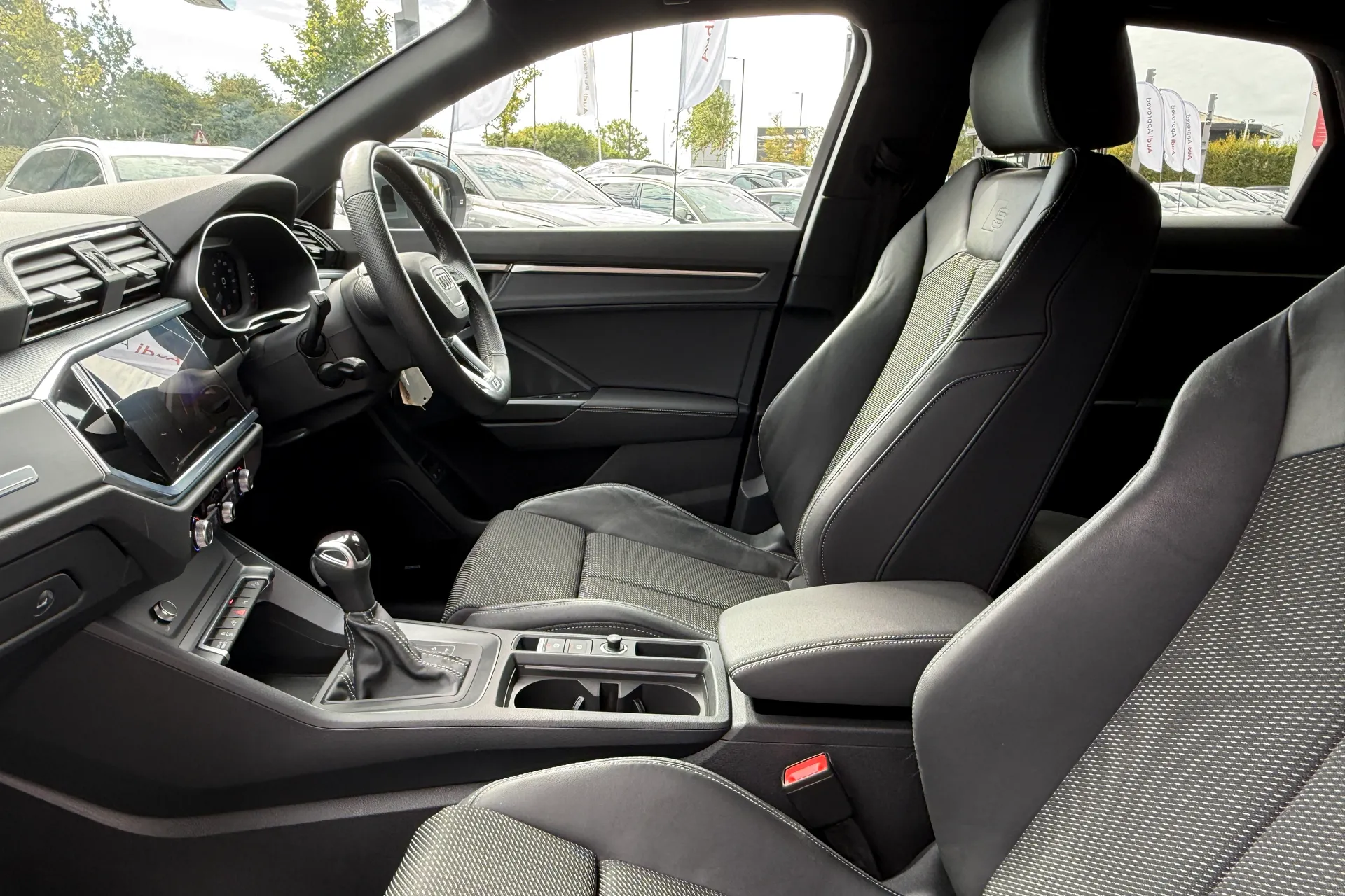 Audi Q3 thumbnail image number 31