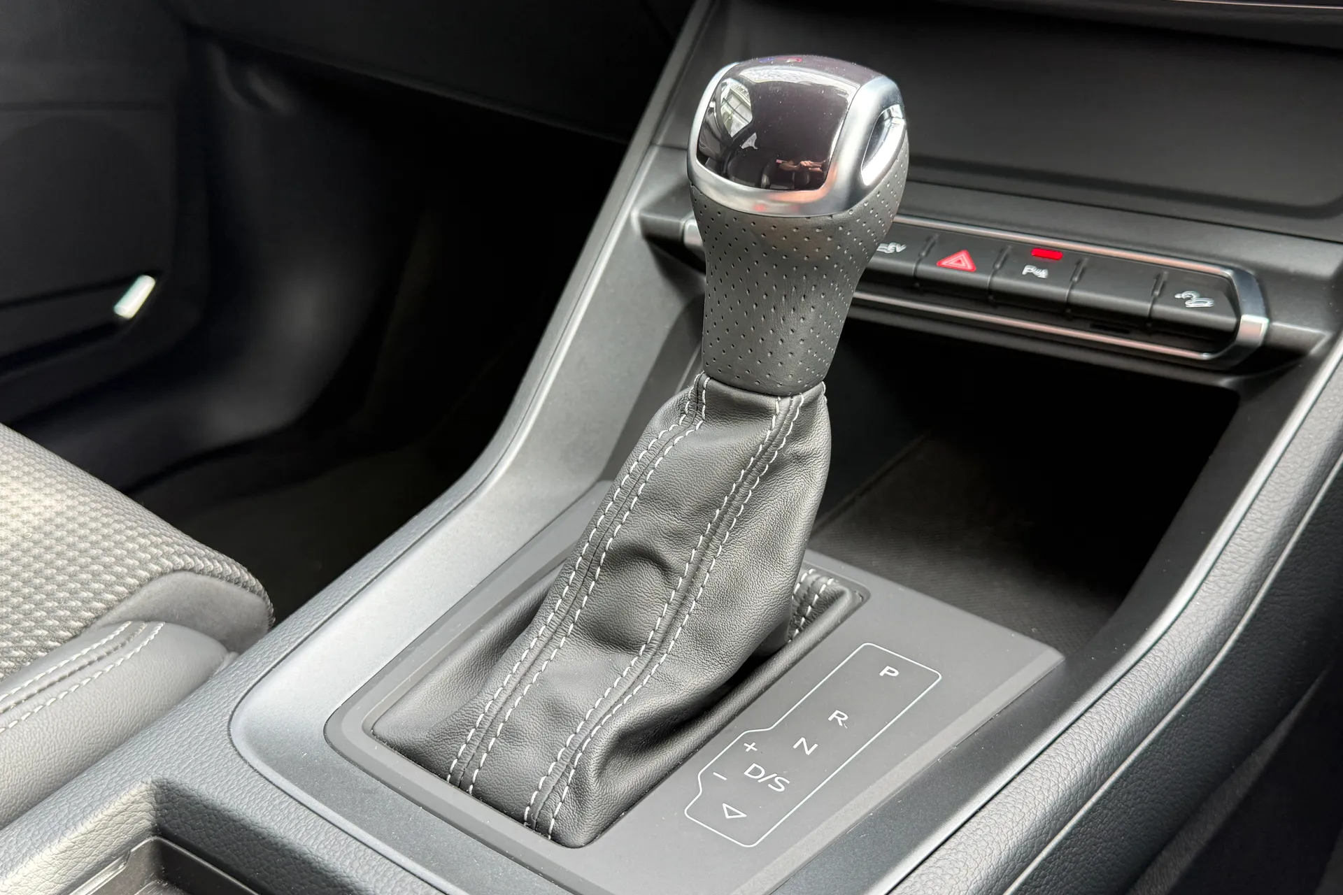 Audi Q3 thumbnail image number 15
