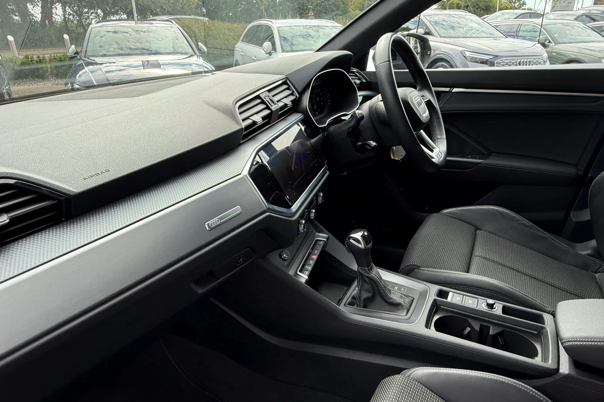 Audi Q3 thumbnail image number 29