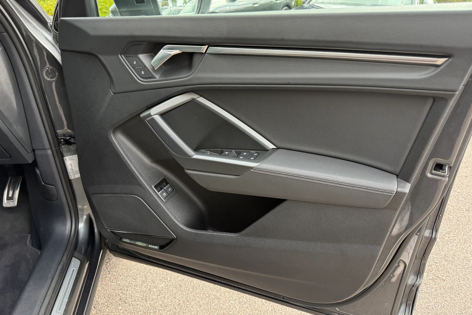 Audi Q3 thumbnail image number 44