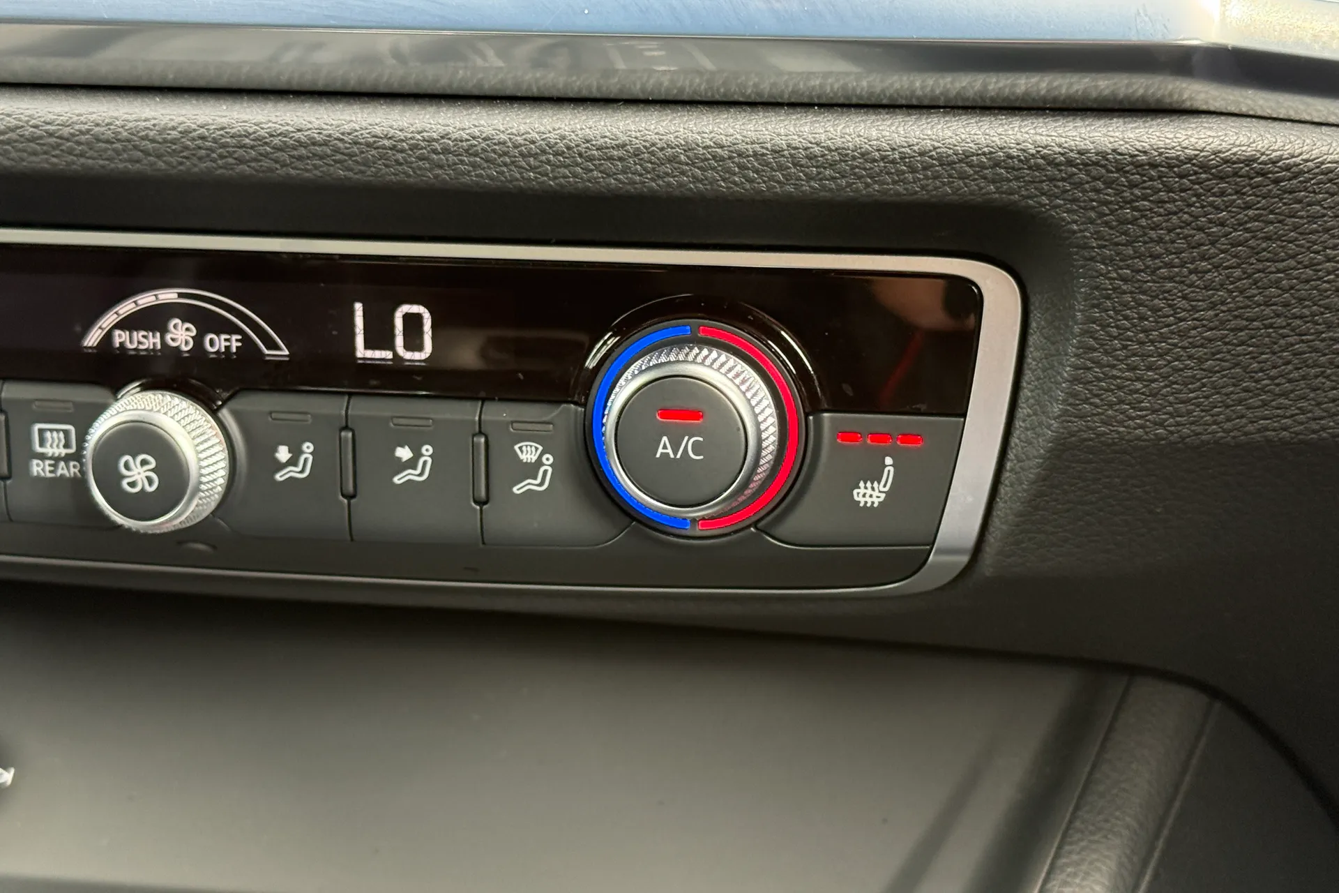 Audi Q3 thumbnail image number 28
