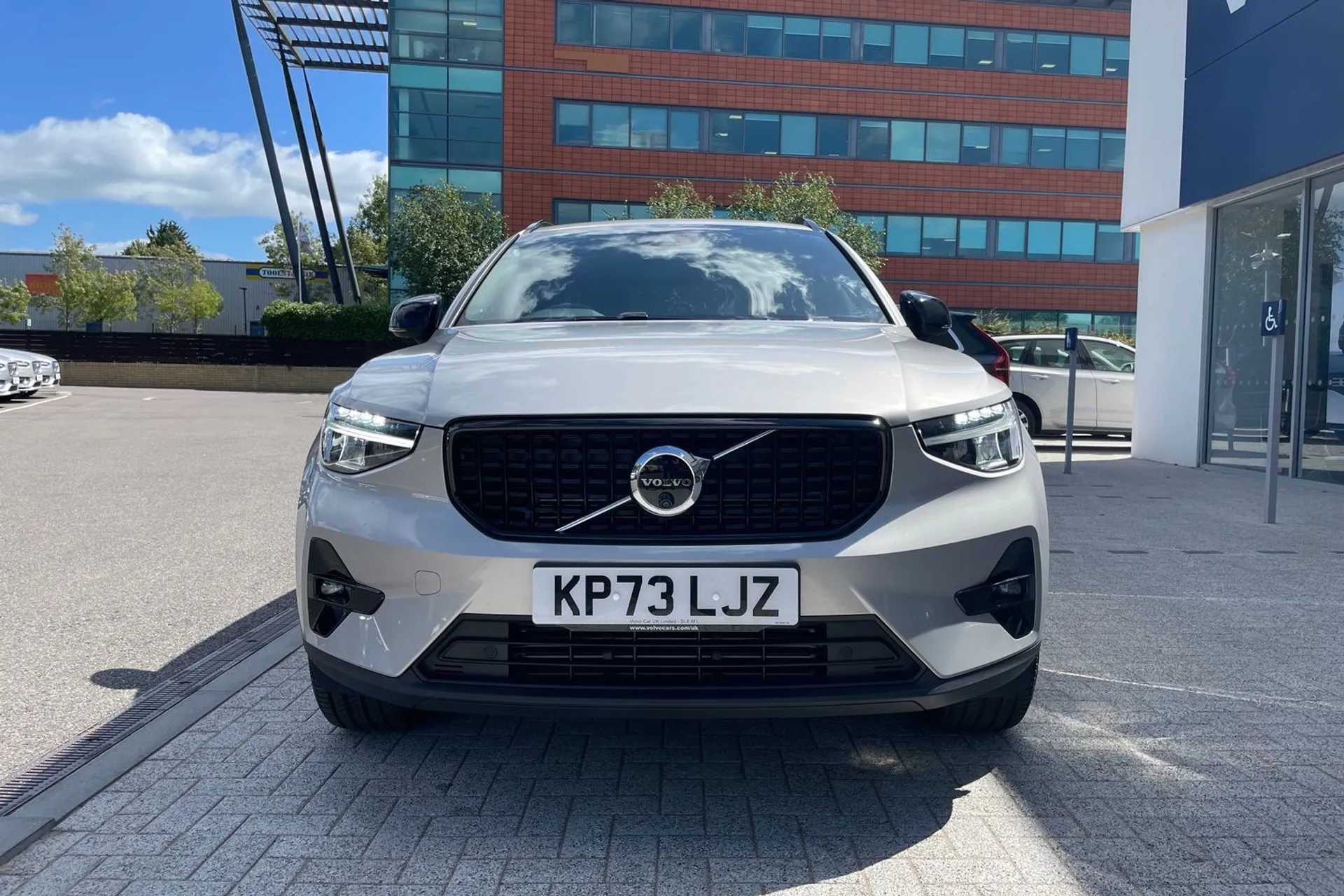 Volvo XC40 thumbnail image number 11