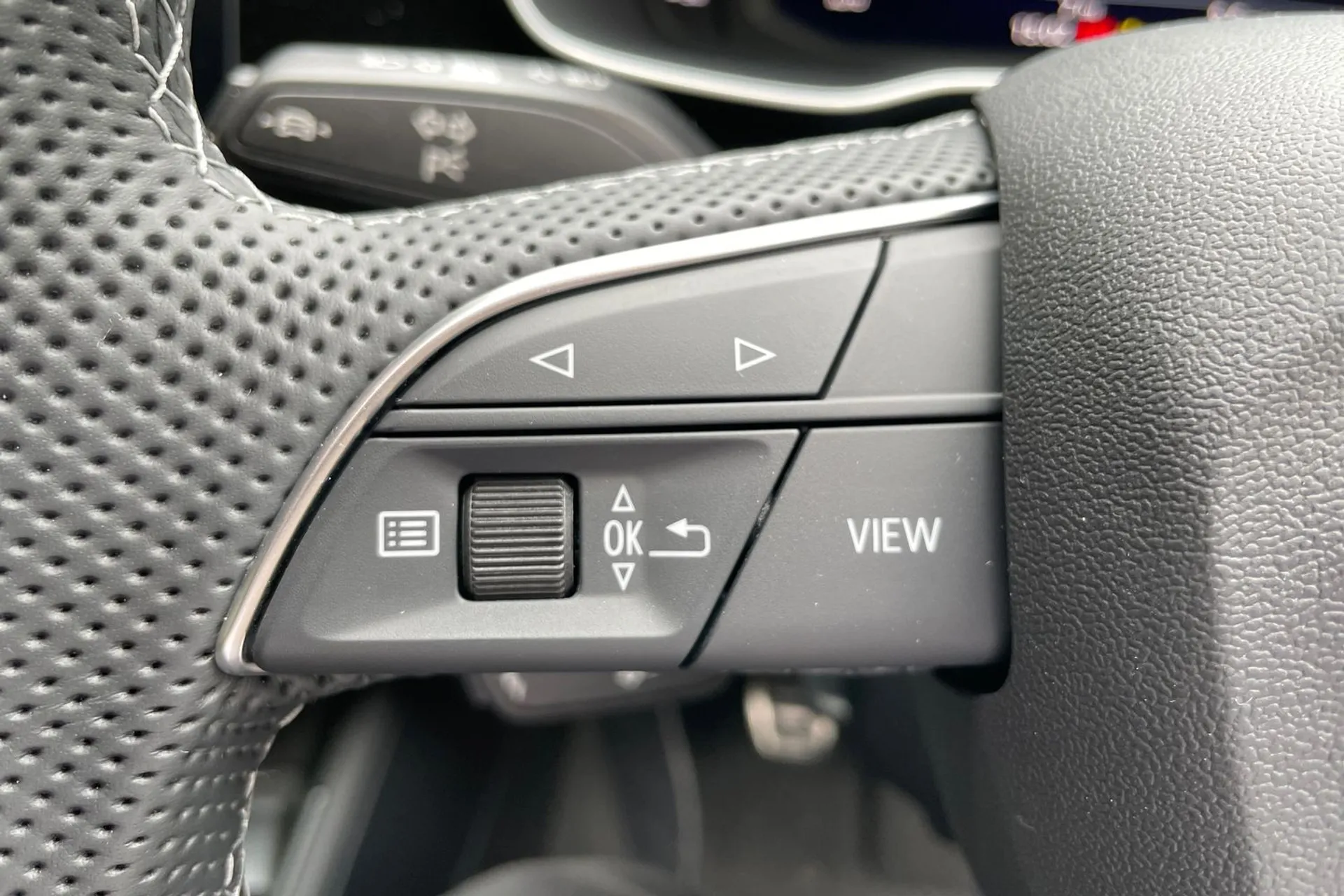 Audi Q3 thumbnail image number 35