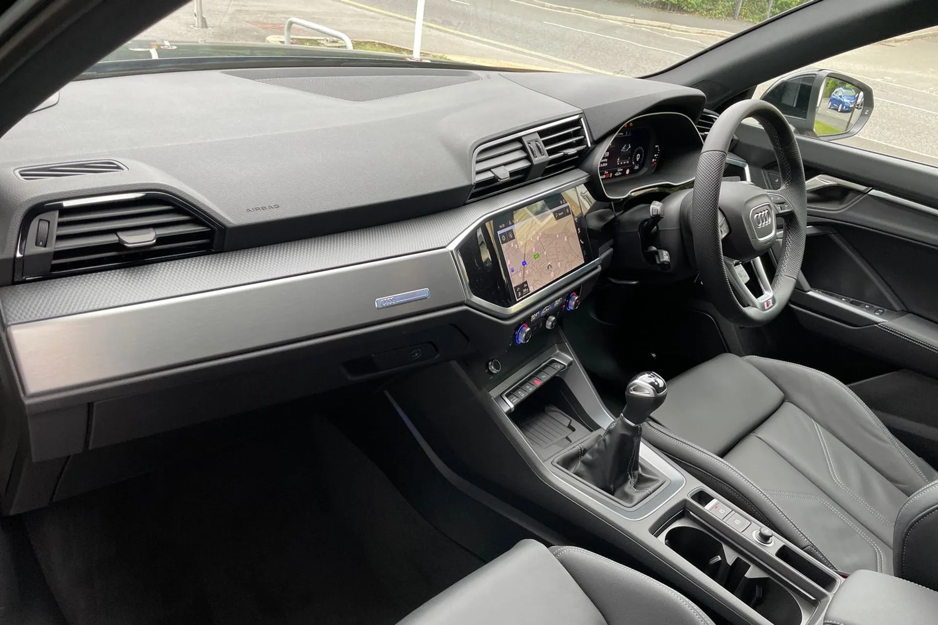 Audi Q3 thumbnail image number 26