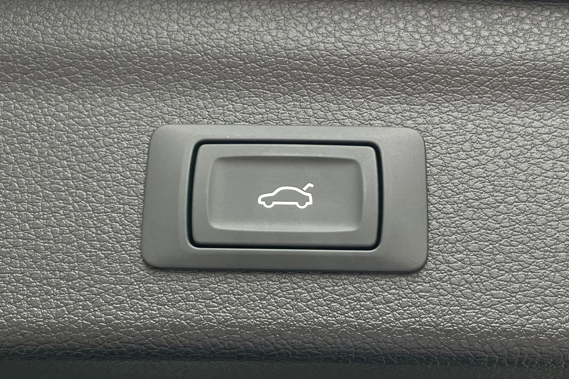 Audi Q3 thumbnail image number 19