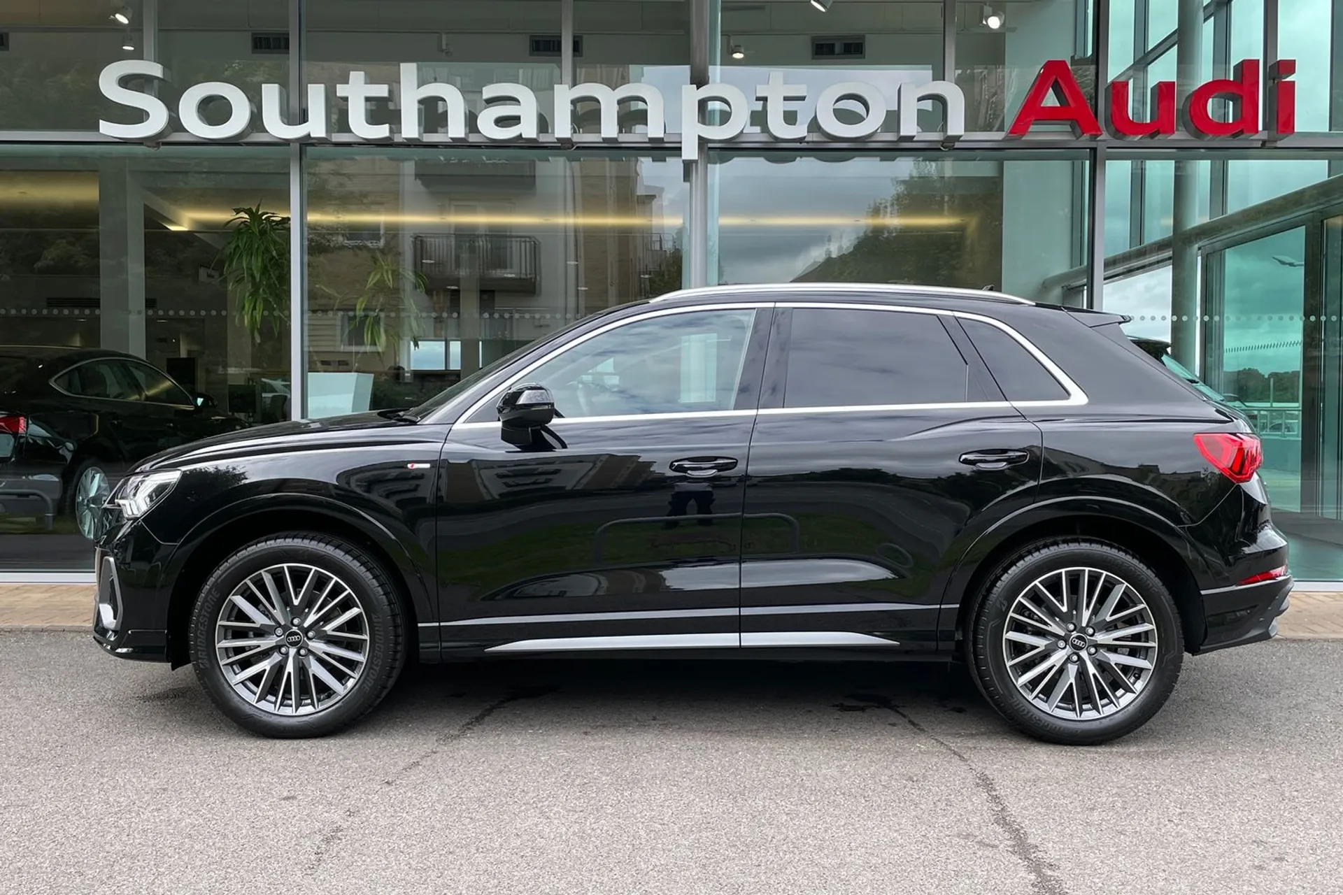 Audi Q3 thumbnail image number 8