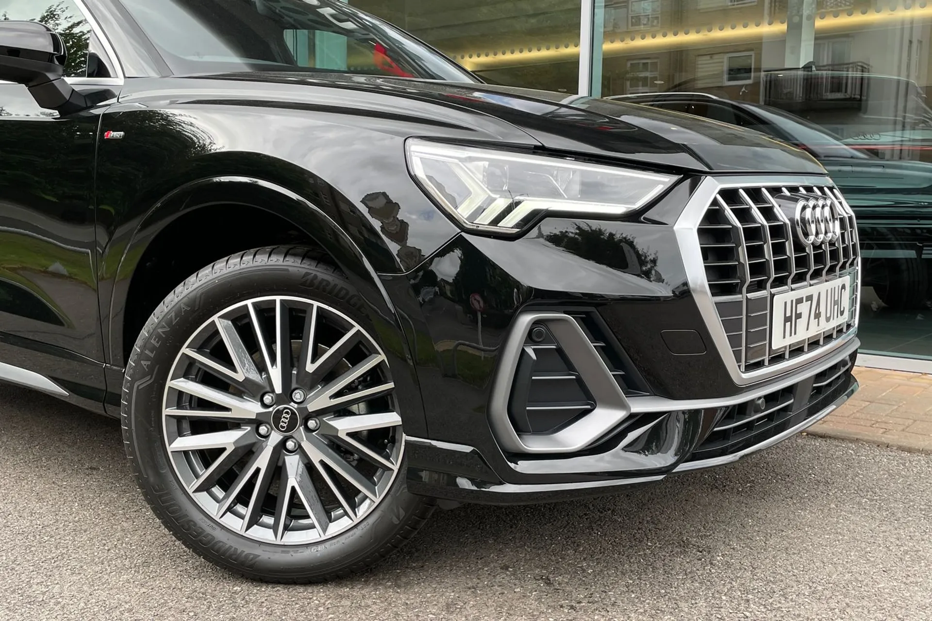 Audi Q3 thumbnail image number 15