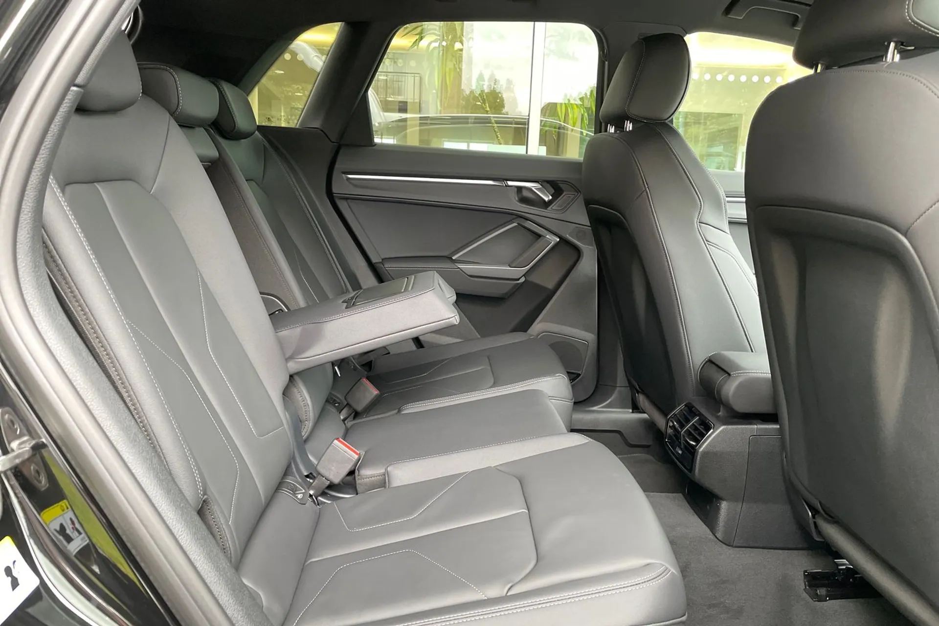Audi Q3 thumbnail image number 21