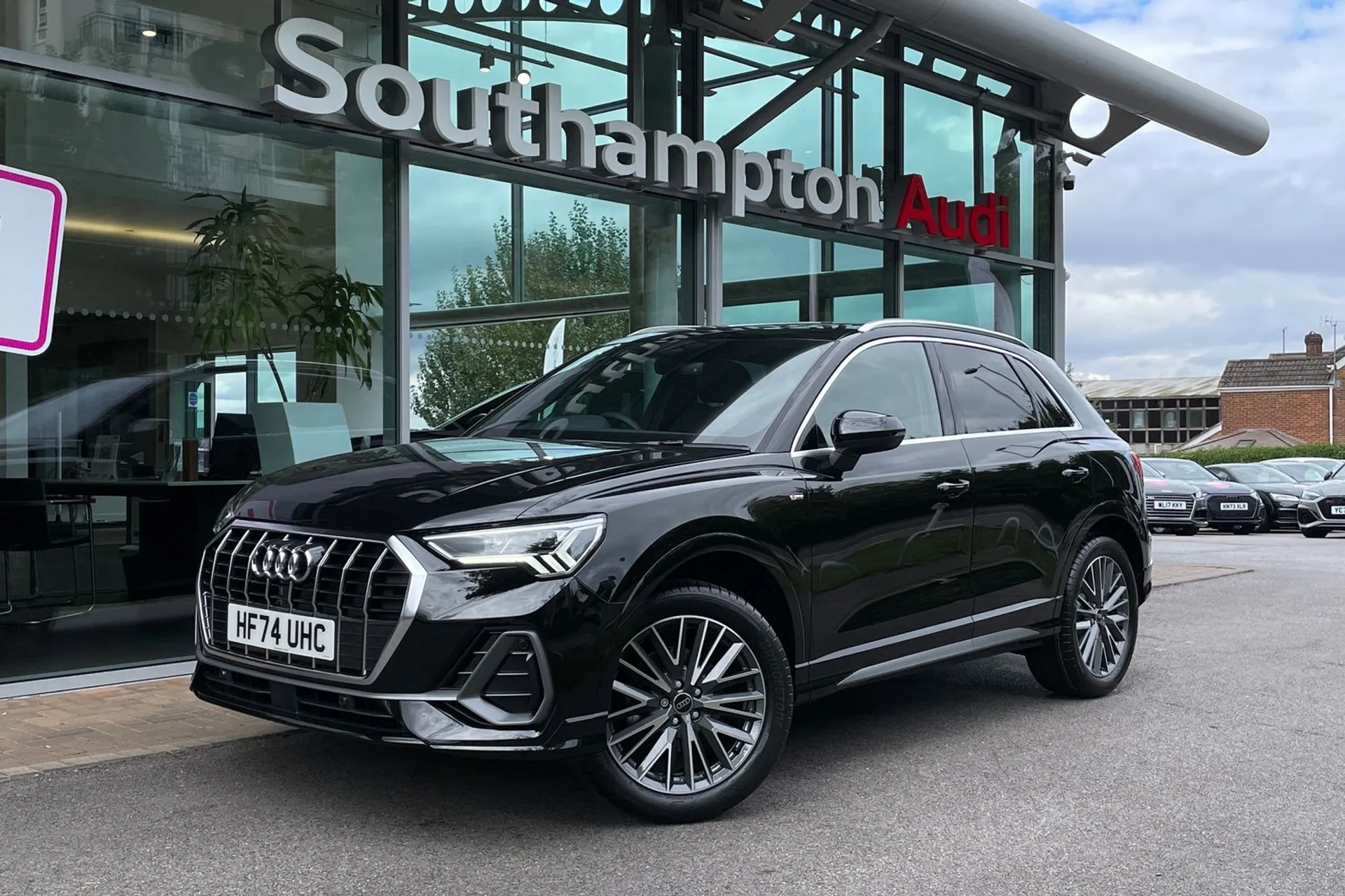Audi Q3 thumbnail image number 9