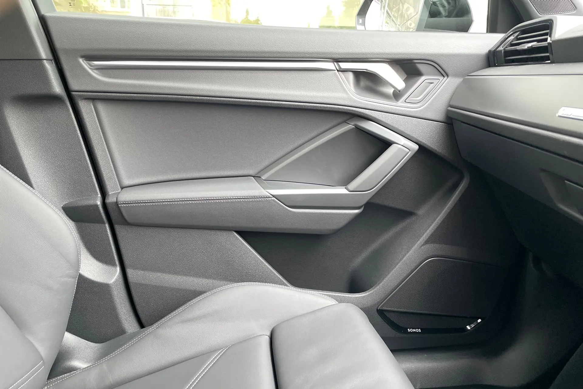 Audi Q3 thumbnail image number 39