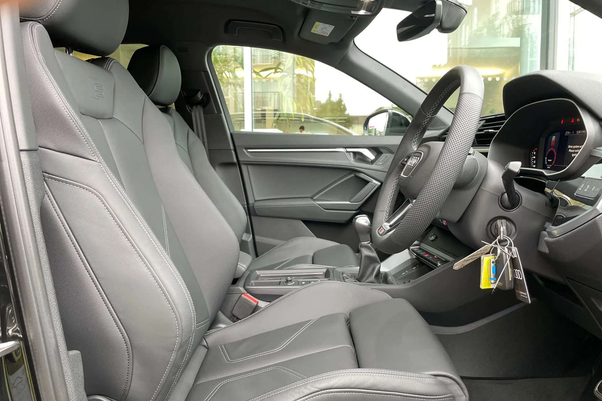 Audi Q3 thumbnail image number 24