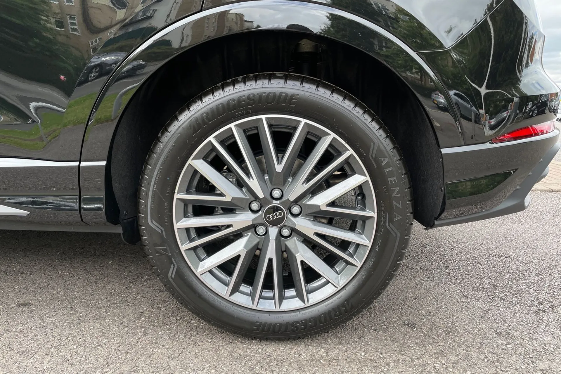 Audi Q3 thumbnail image number 11