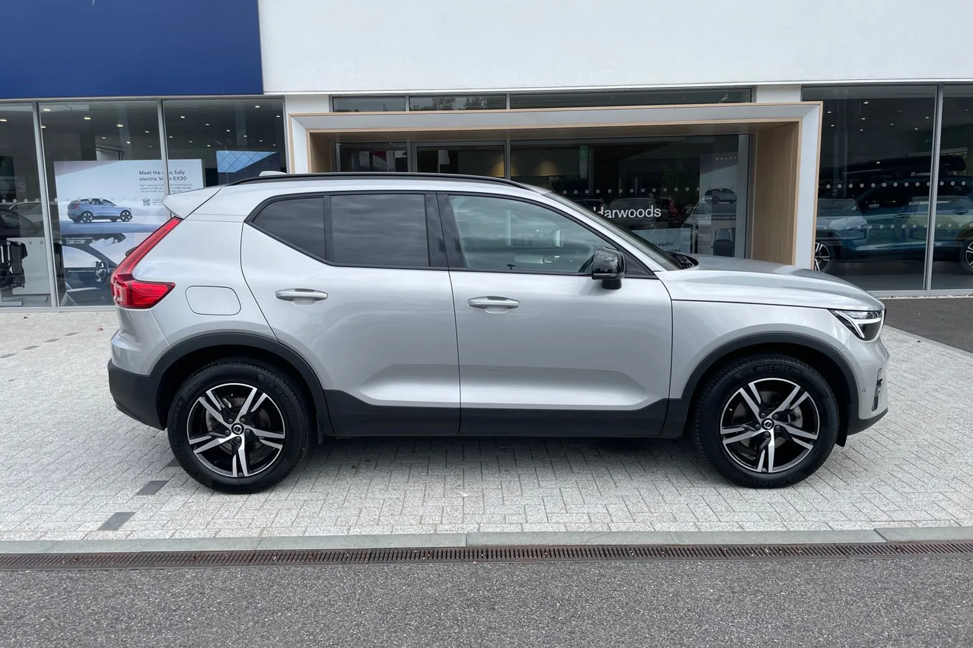 Volvo XC40 thumbnail image number 2