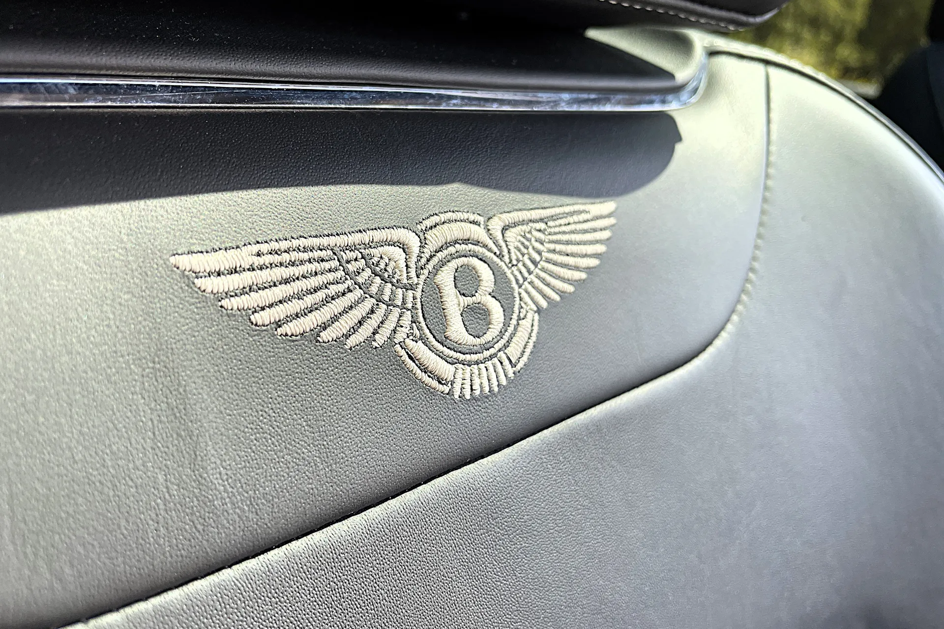 Bentley BENTAYGA thumbnail image number 24