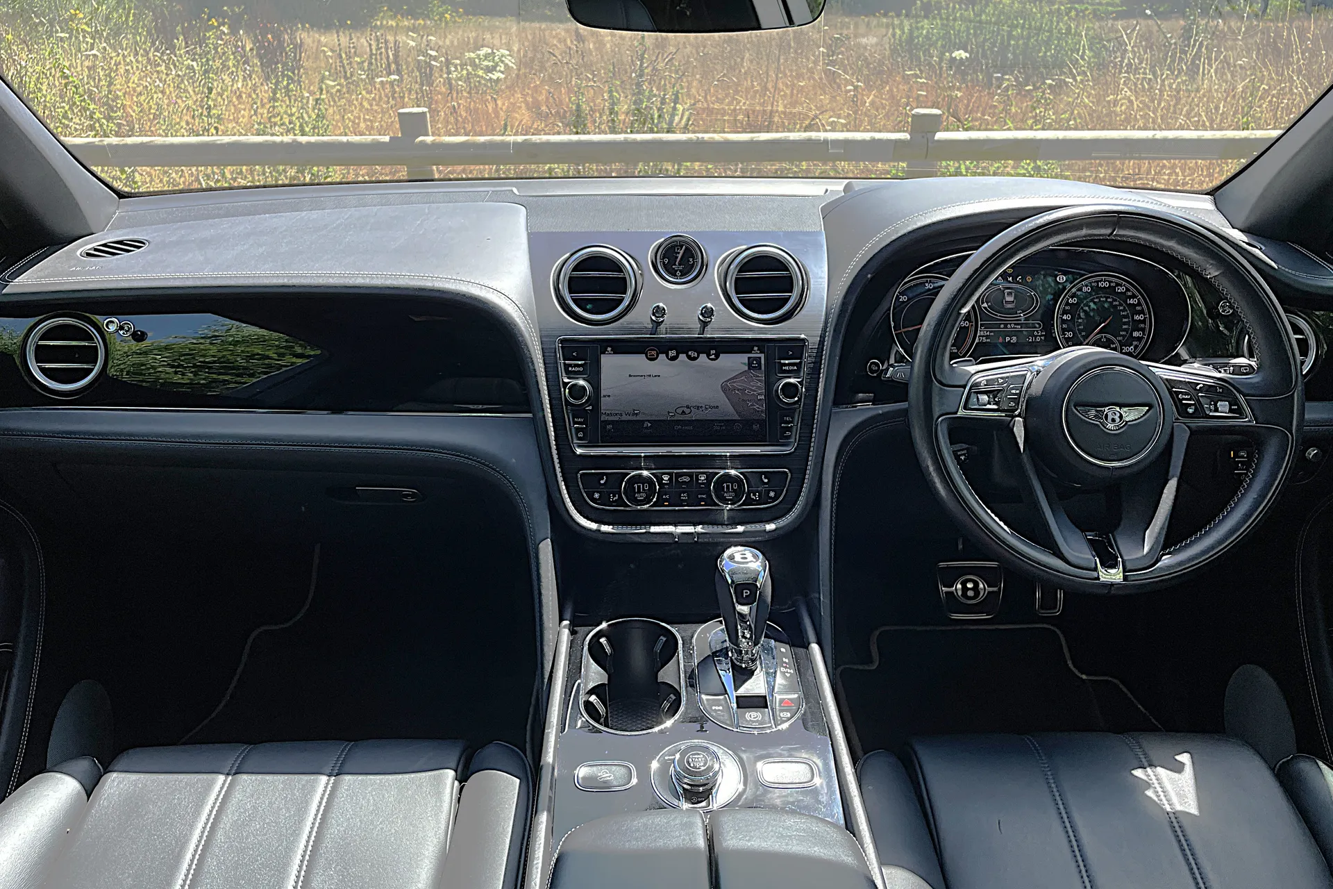 Bentley BENTAYGA thumbnail image number 36