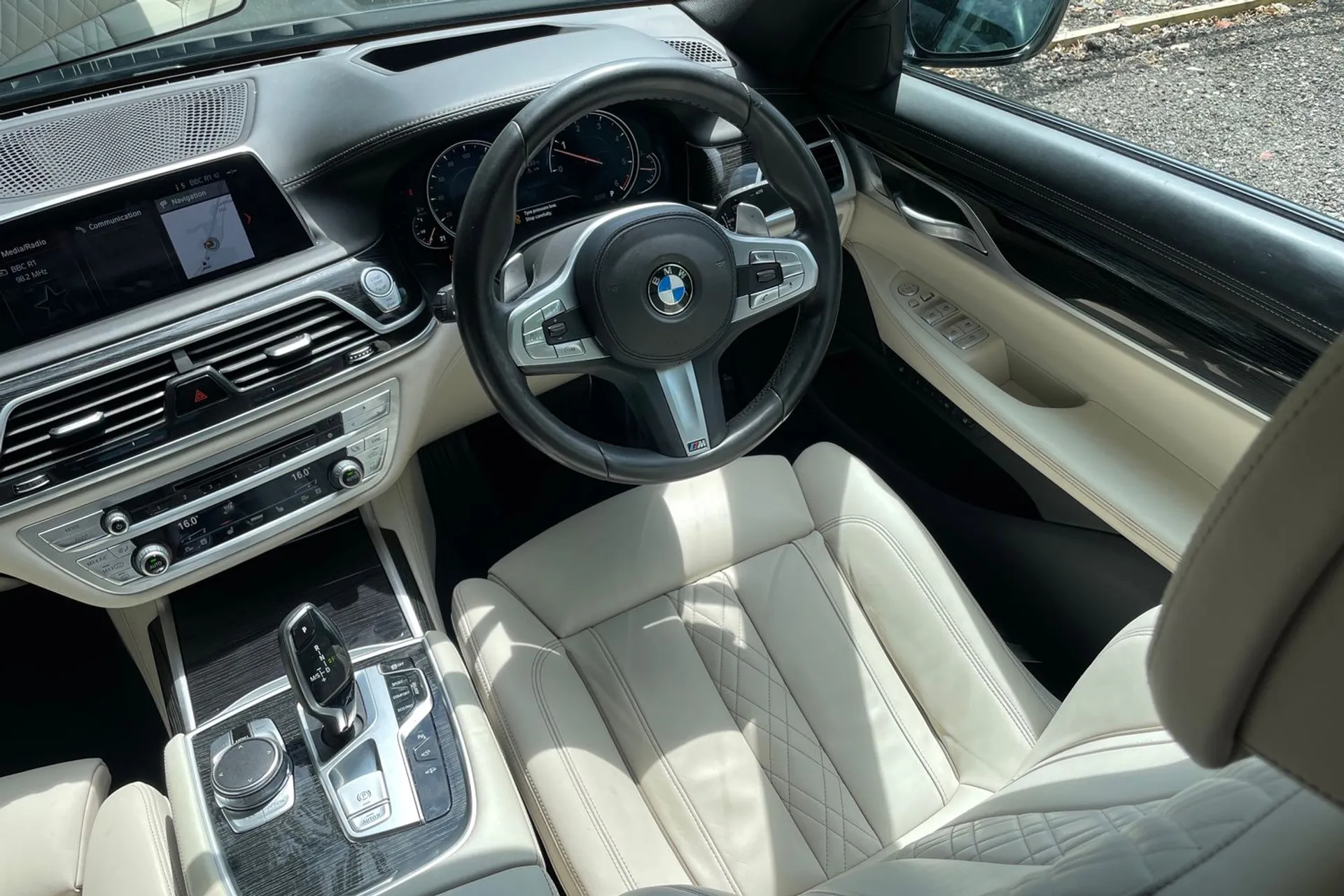 BMW 7 SERIES thumbnail image number 34