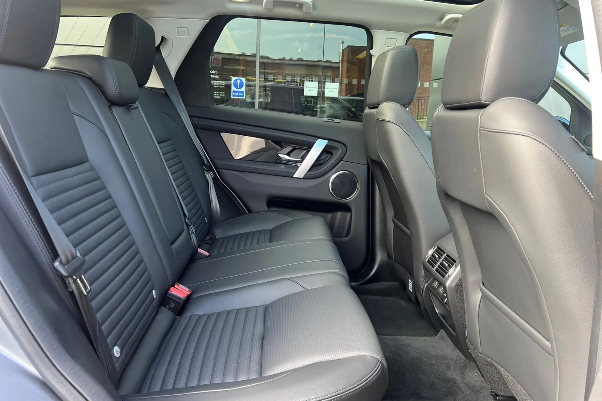 LAND ROVER DISCOVERY SPORT thumbnail image number 30