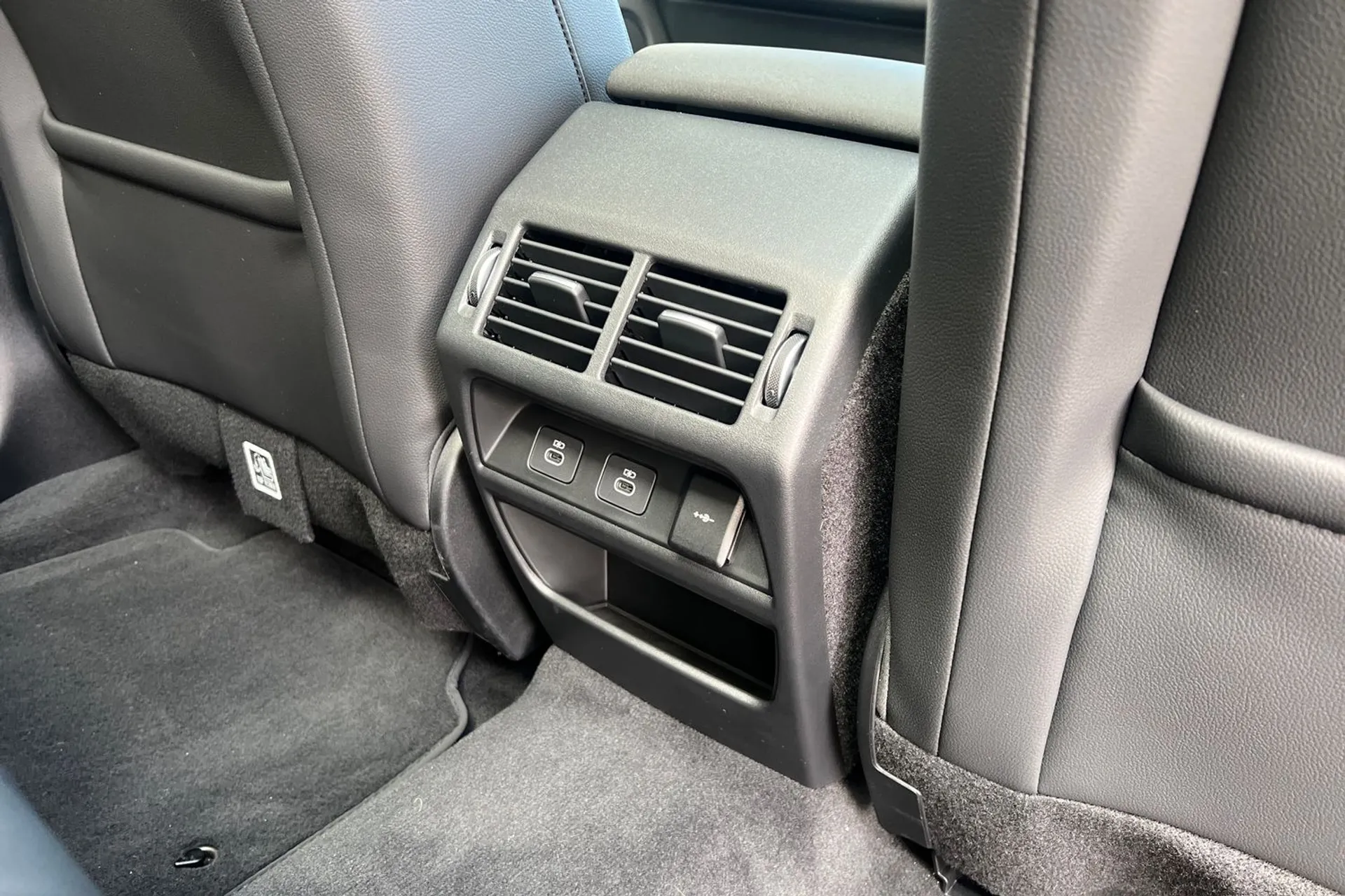 LAND ROVER DISCOVERY SPORT thumbnail image number 37