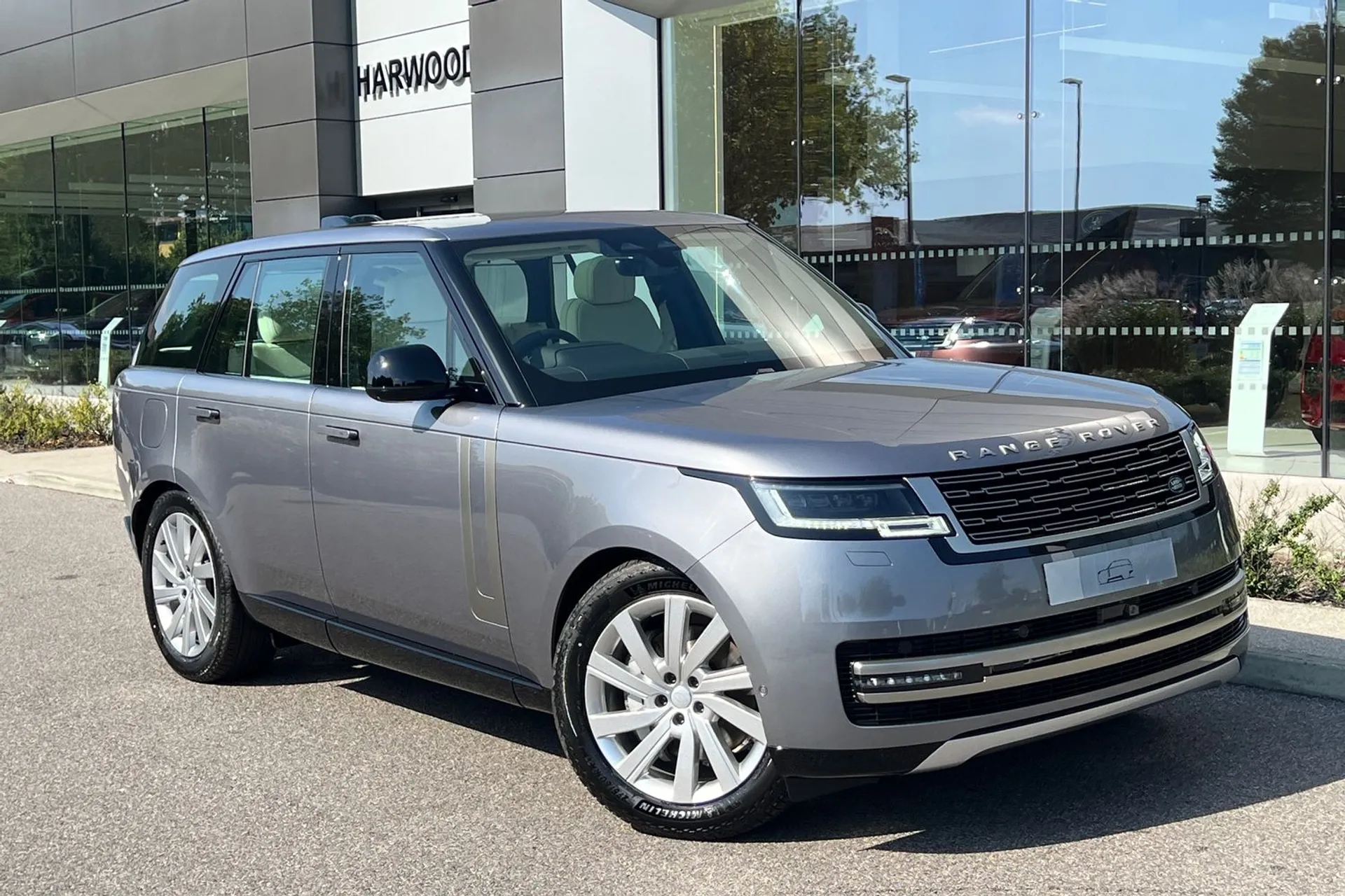 LAND ROVER RANGE ROVER focused image