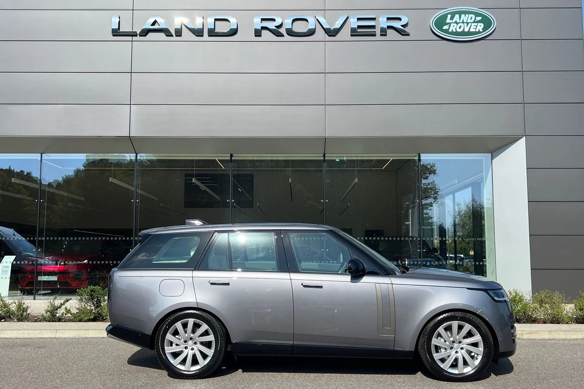 LAND ROVER RANGE ROVER thumbnail image number 3