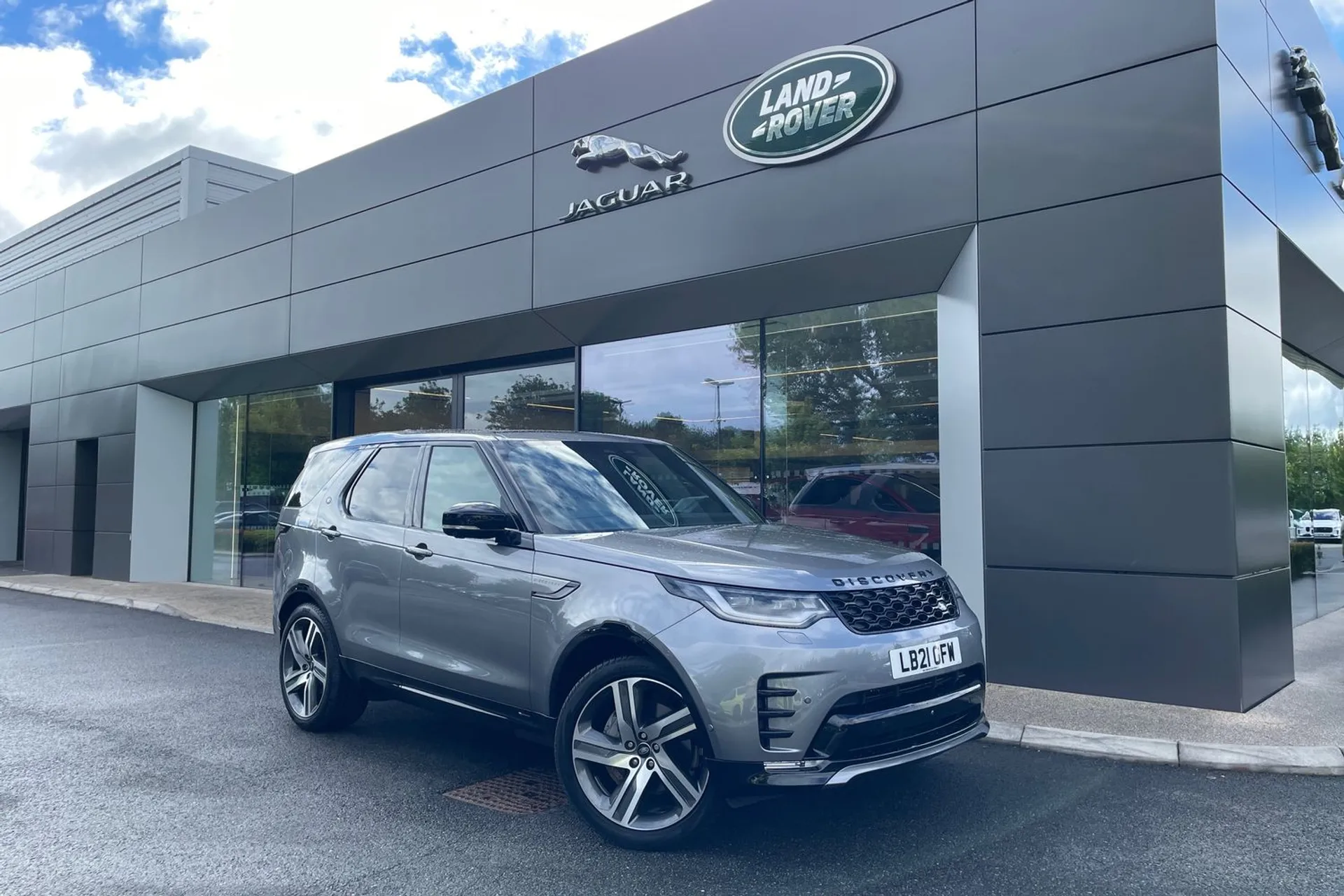 LAND ROVER DISCOVERY focused image