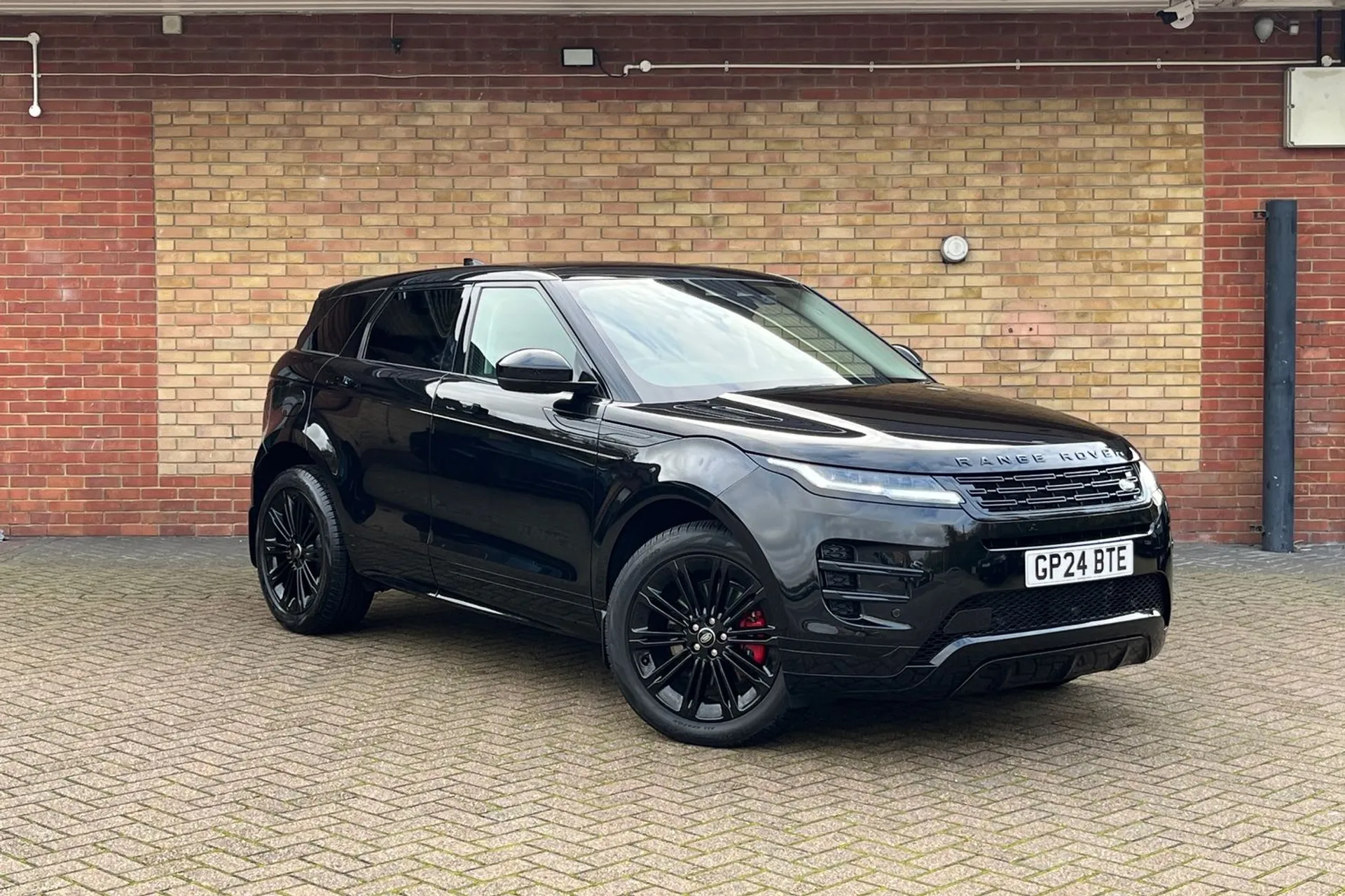 LAND ROVER RANGE ROVER EVOQUE focused image