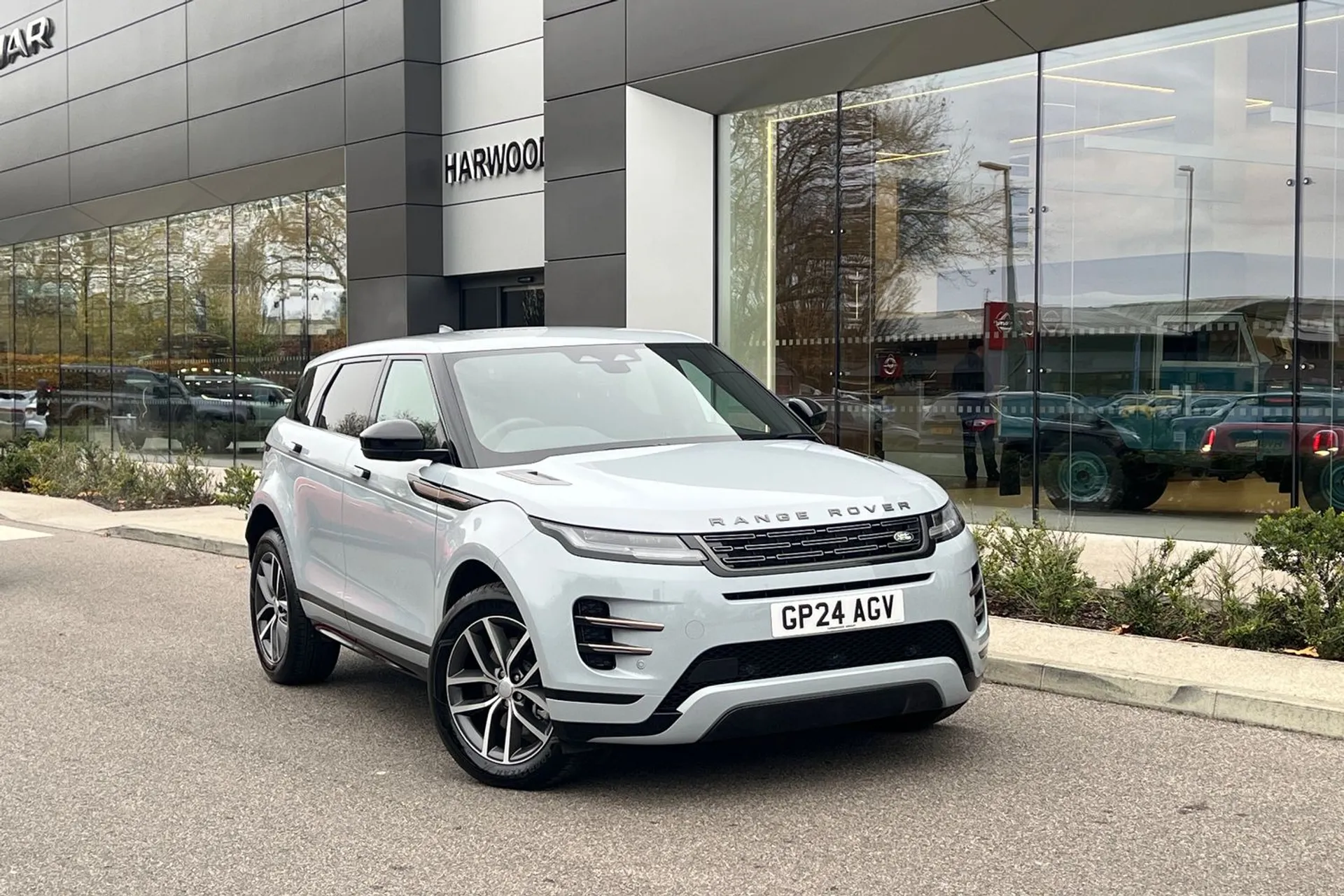 LAND ROVER RANGE ROVER EVOQUE focused image