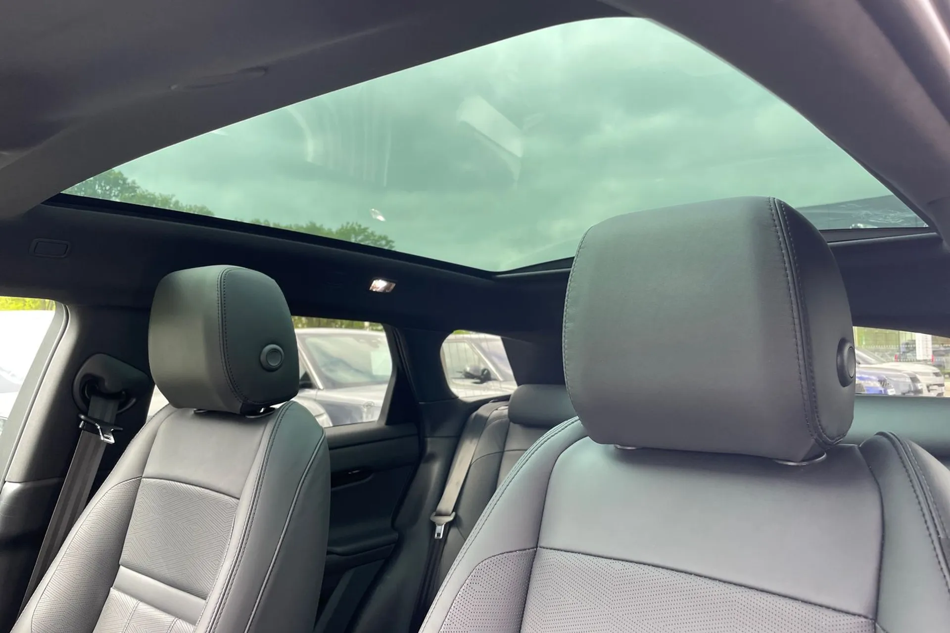 LAND ROVER RANGE ROVER EVOQUE thumbnail image number 4