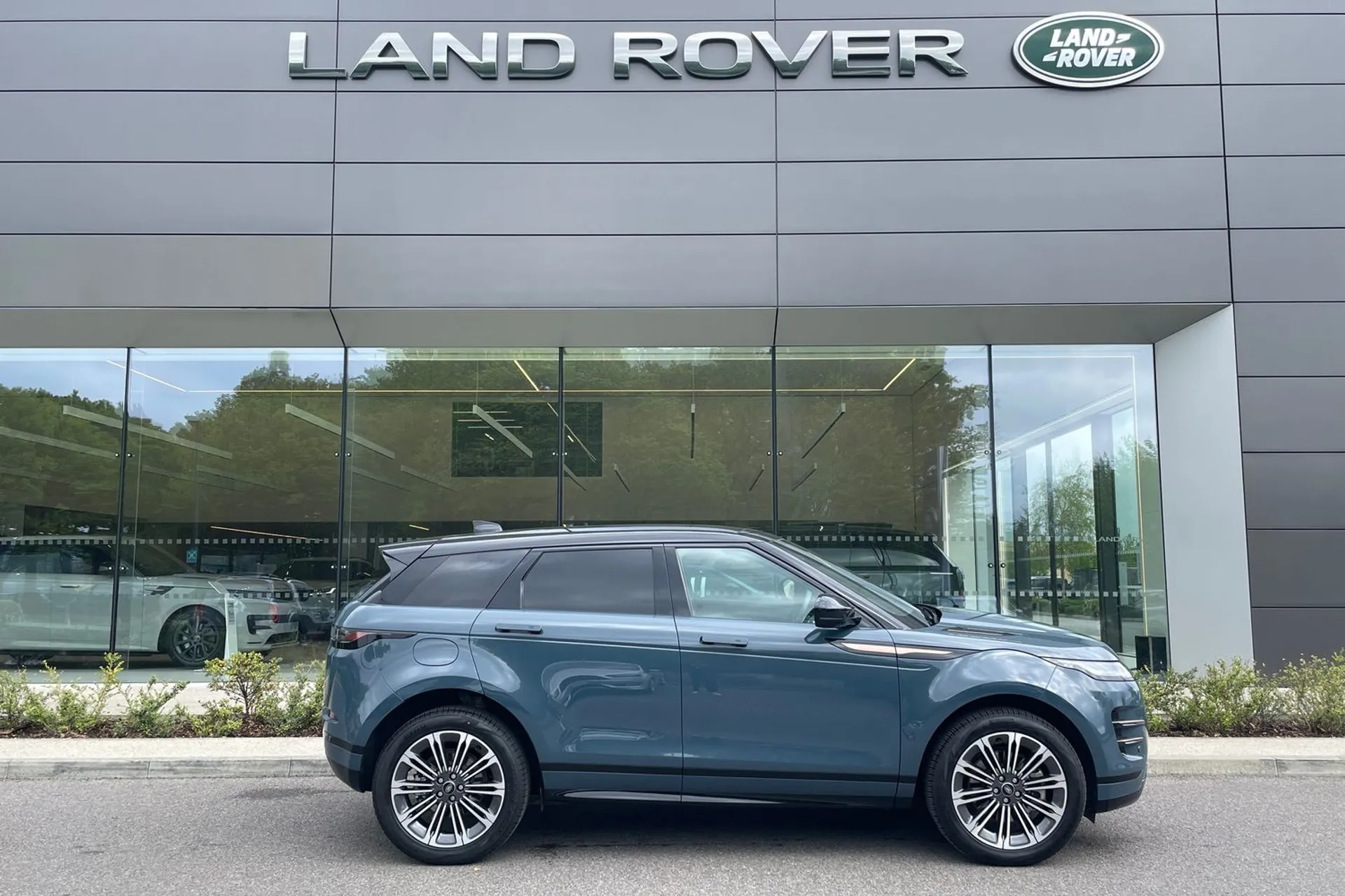LAND ROVER RANGE ROVER EVOQUE thumbnail image number 2