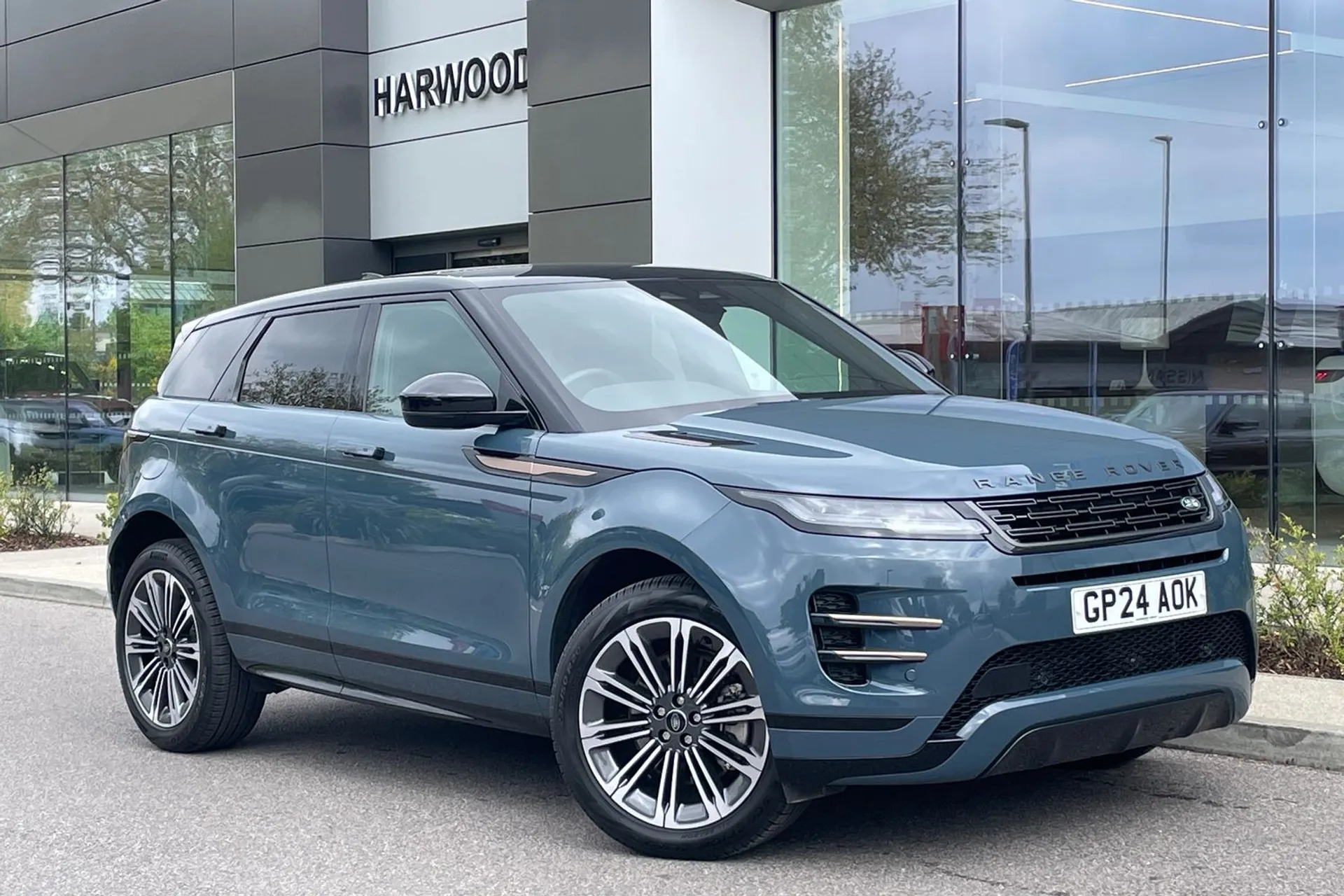 LAND ROVER RANGE ROVER EVOQUE focused image