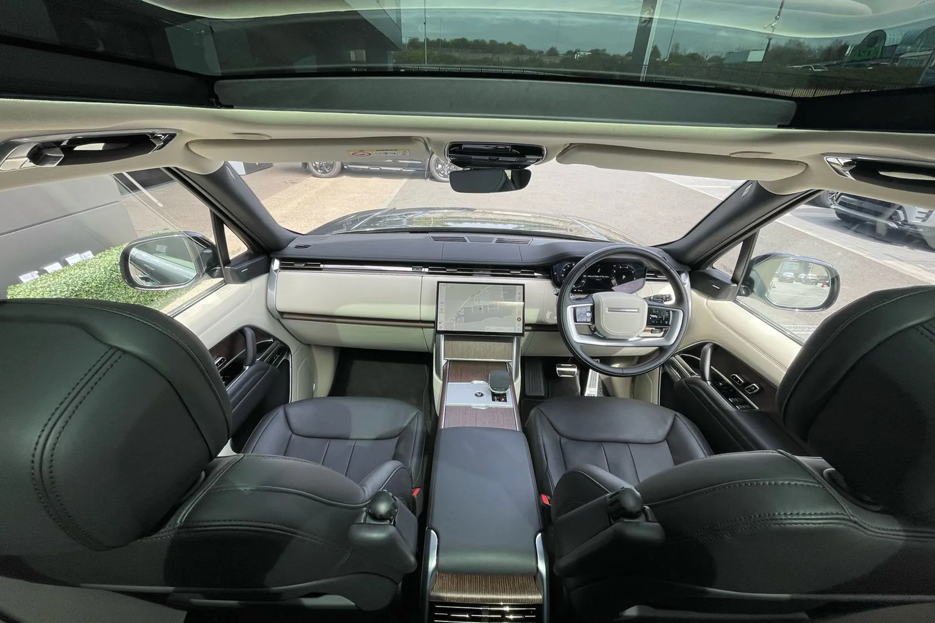 LAND ROVER RANGE ROVER thumbnail image number 4