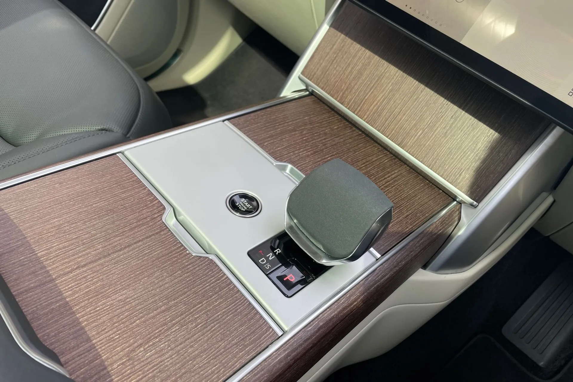 LAND ROVER RANGE ROVER thumbnail image number 52