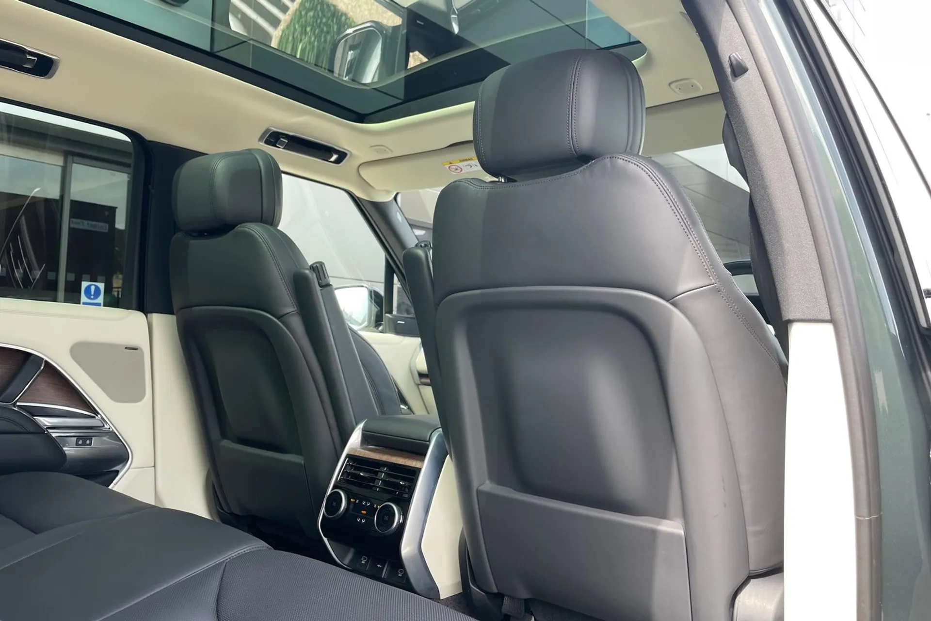 LAND ROVER RANGE ROVER thumbnail image number 34