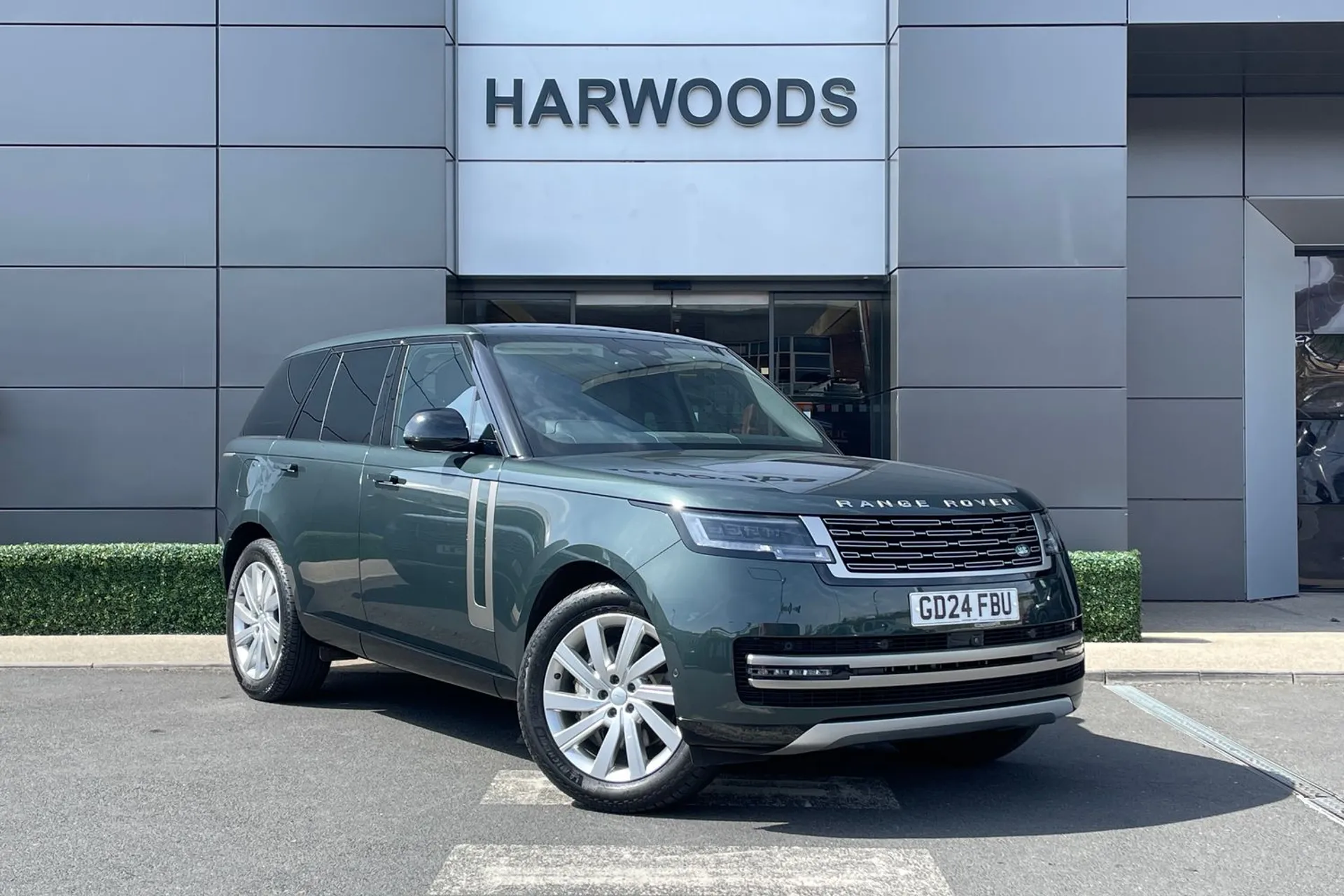 LAND ROVER RANGE ROVER focused image